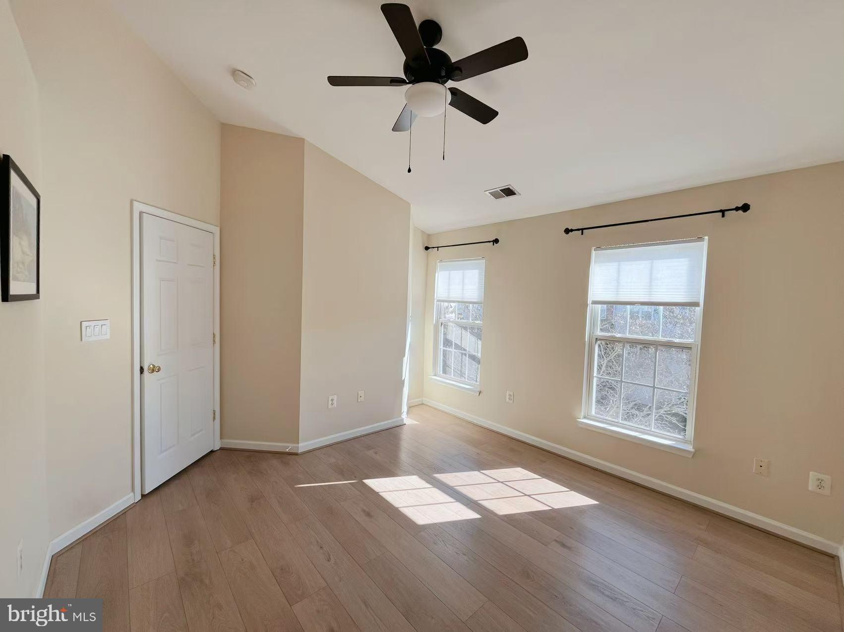 DULLES - Residential Lease