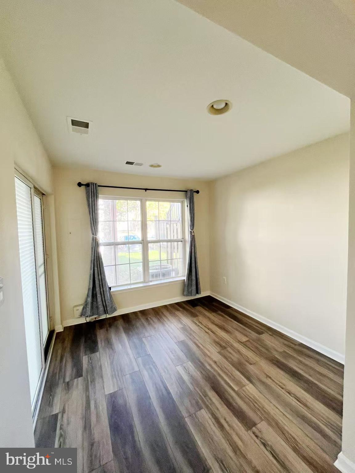 DULLES - Residential Lease