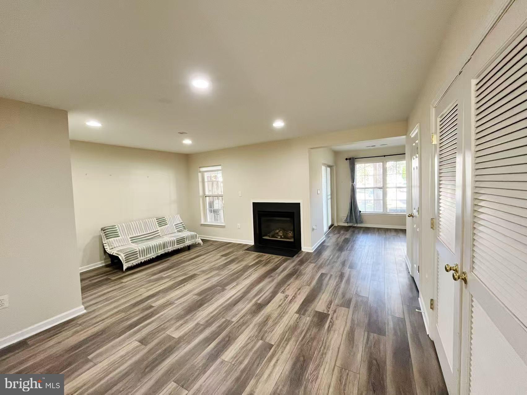 DULLES - Residential Lease