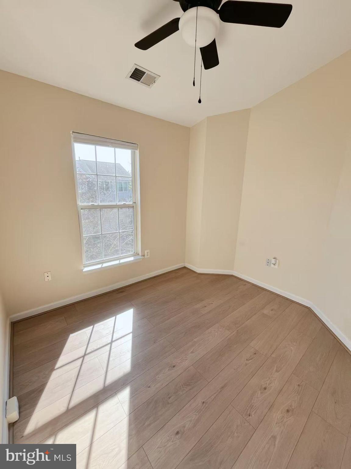 DULLES - Residential Lease