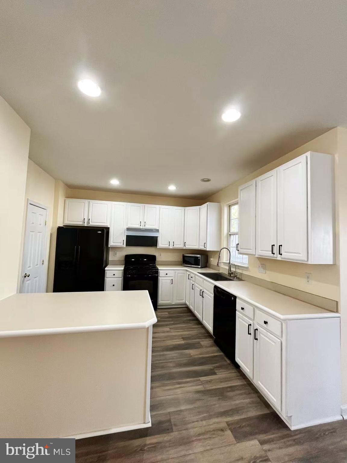 DULLES - Residential Lease