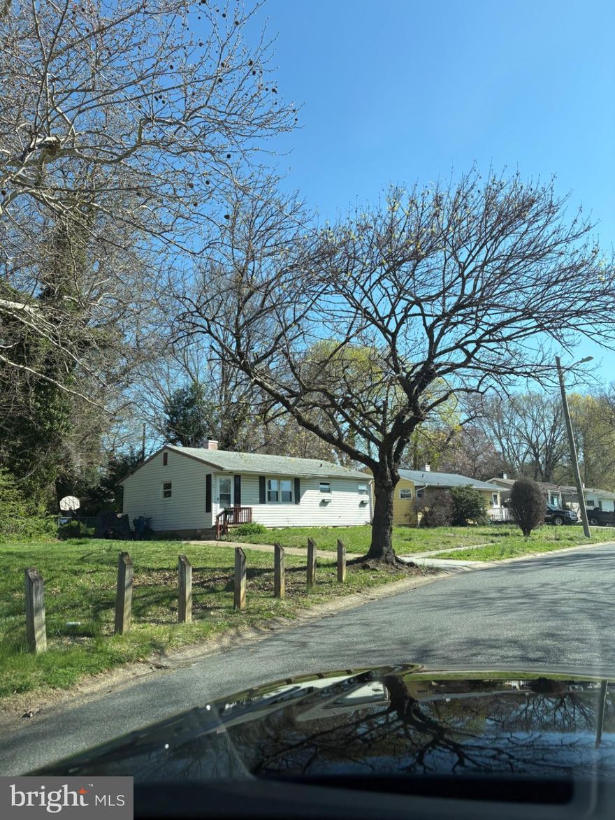 Estate sale, 8 year tenant is in the process of moving out (would like to stay). The house is  situated directly next to the county park. 
Agent is part of the estate