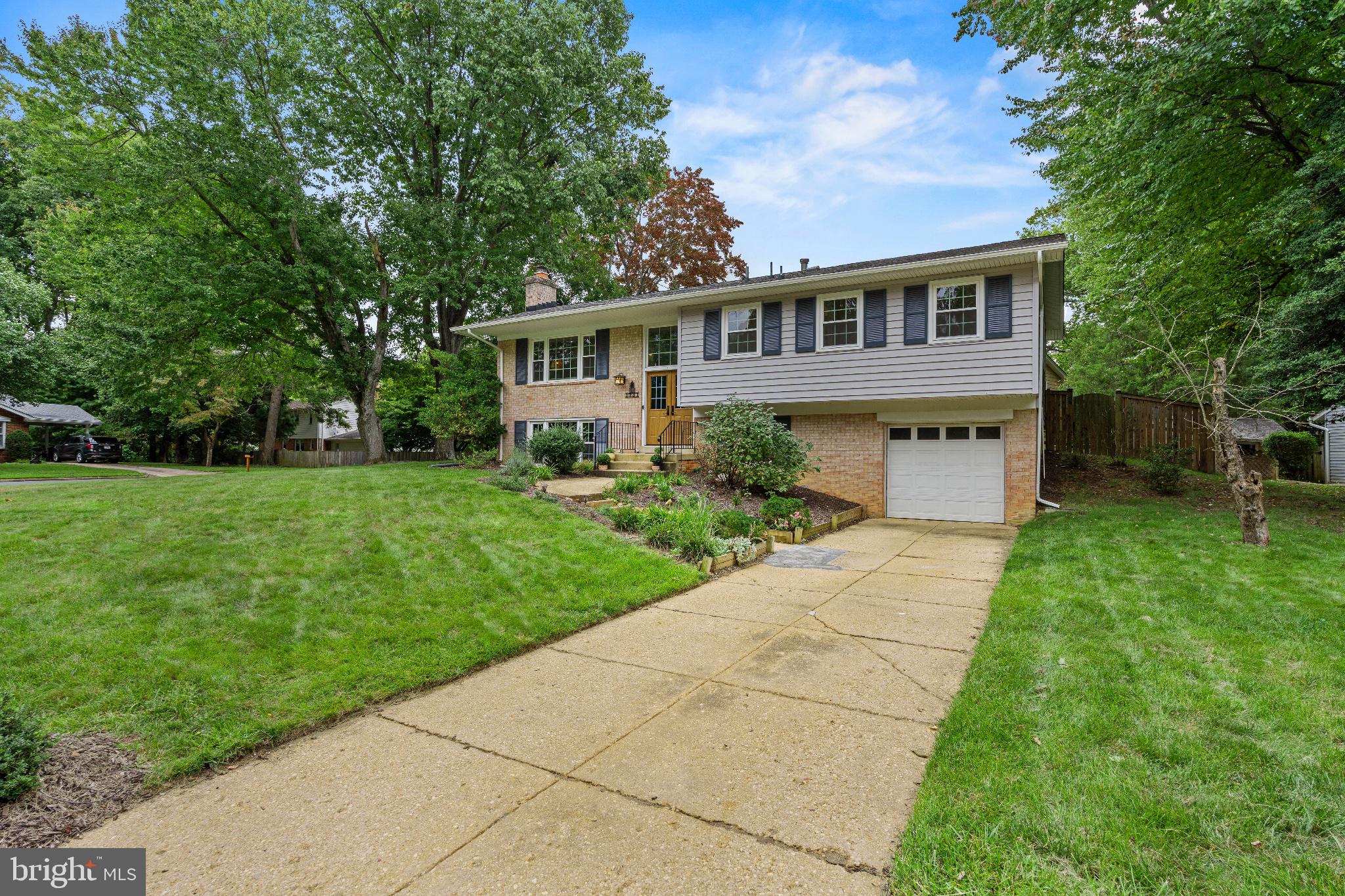 1731 TAMERISK COURT