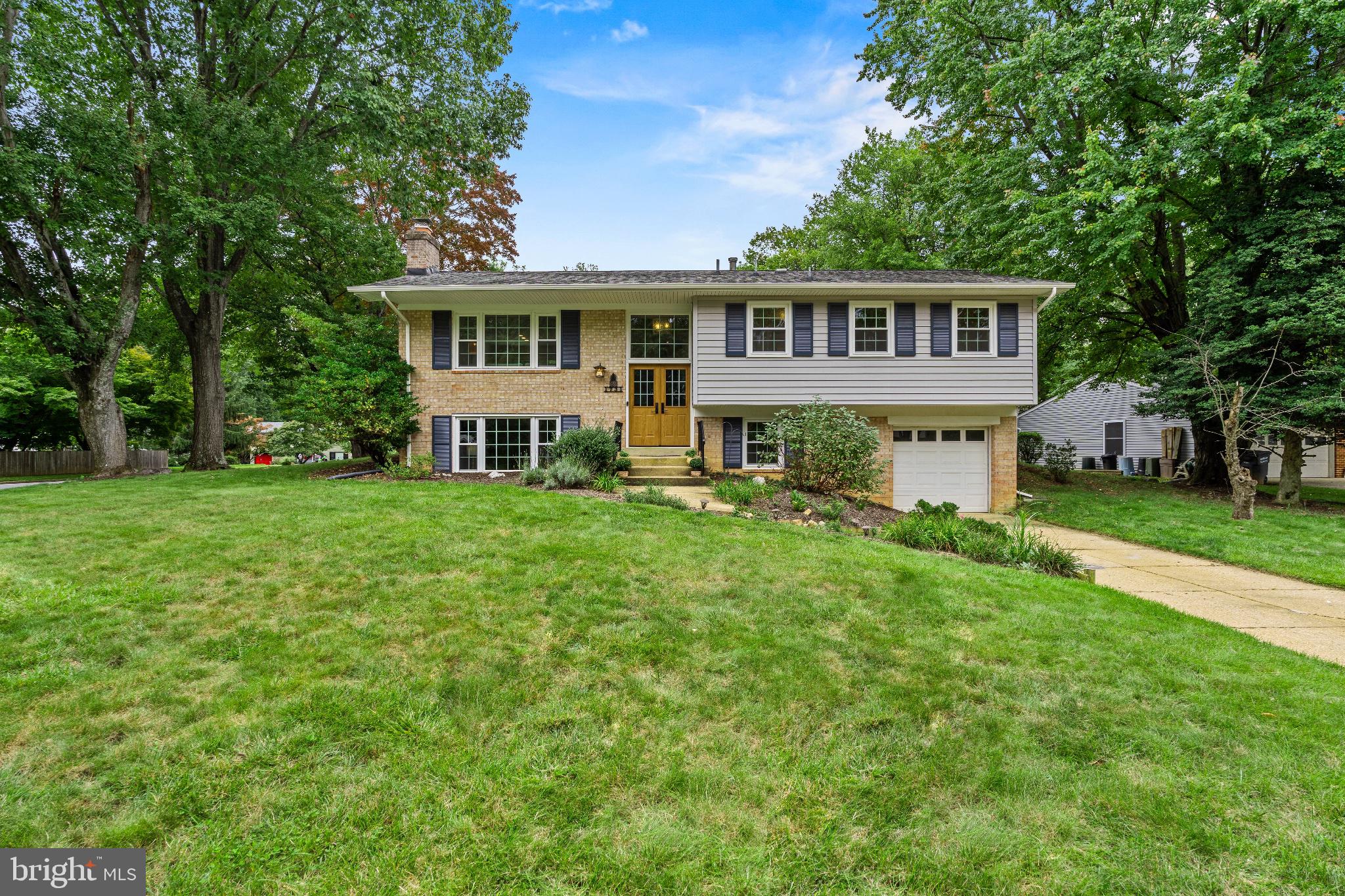 1731 TAMERISK COURT