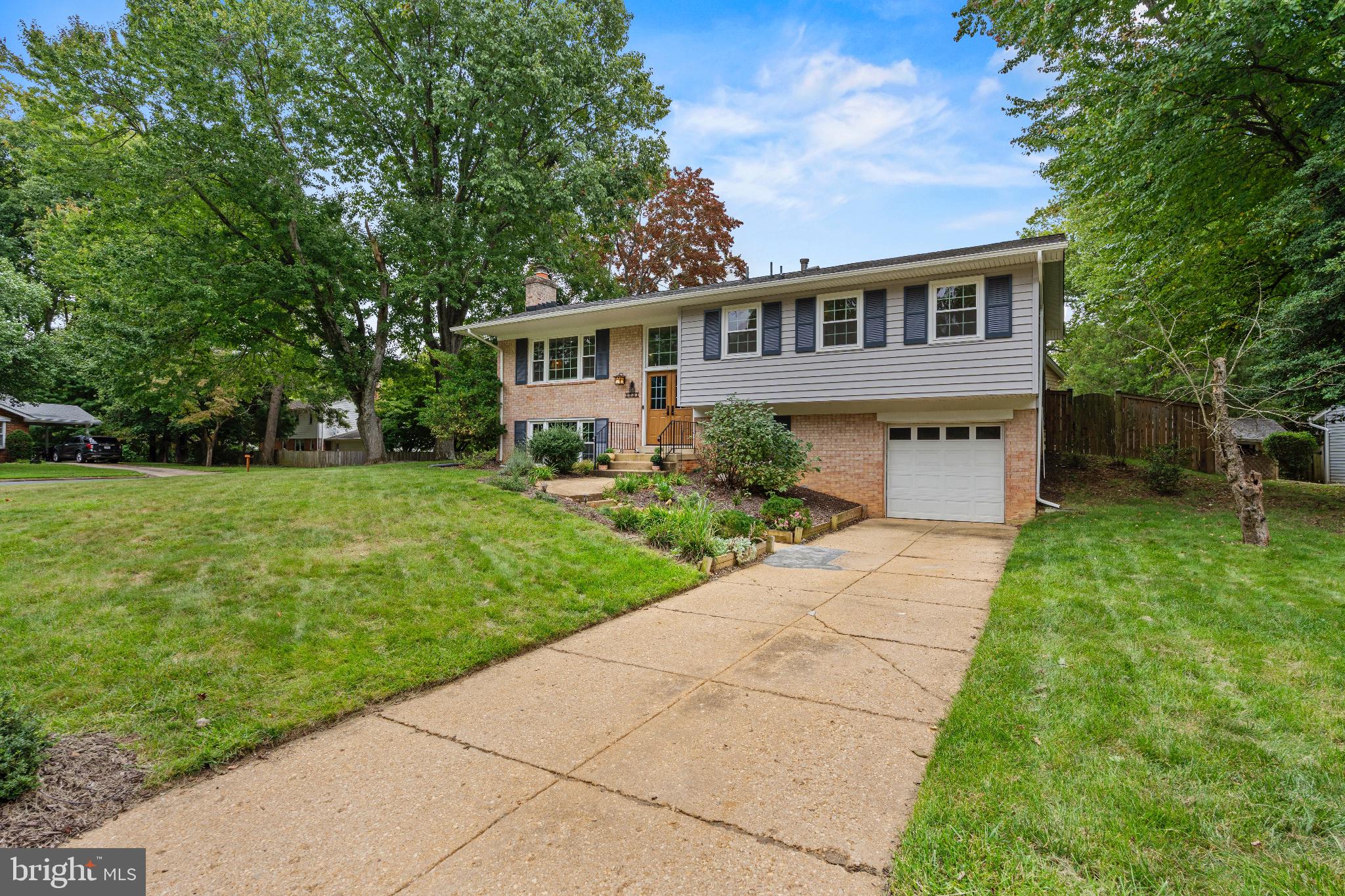 1731 TAMERISK COURT