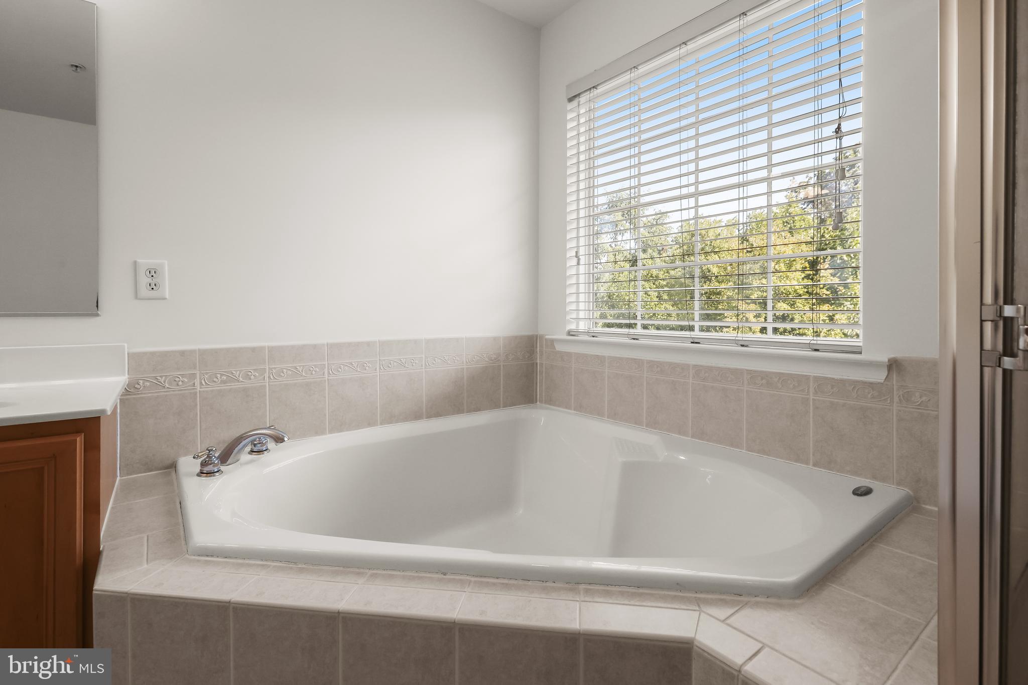 TWIN ARCH CROSSING - Residential Lease