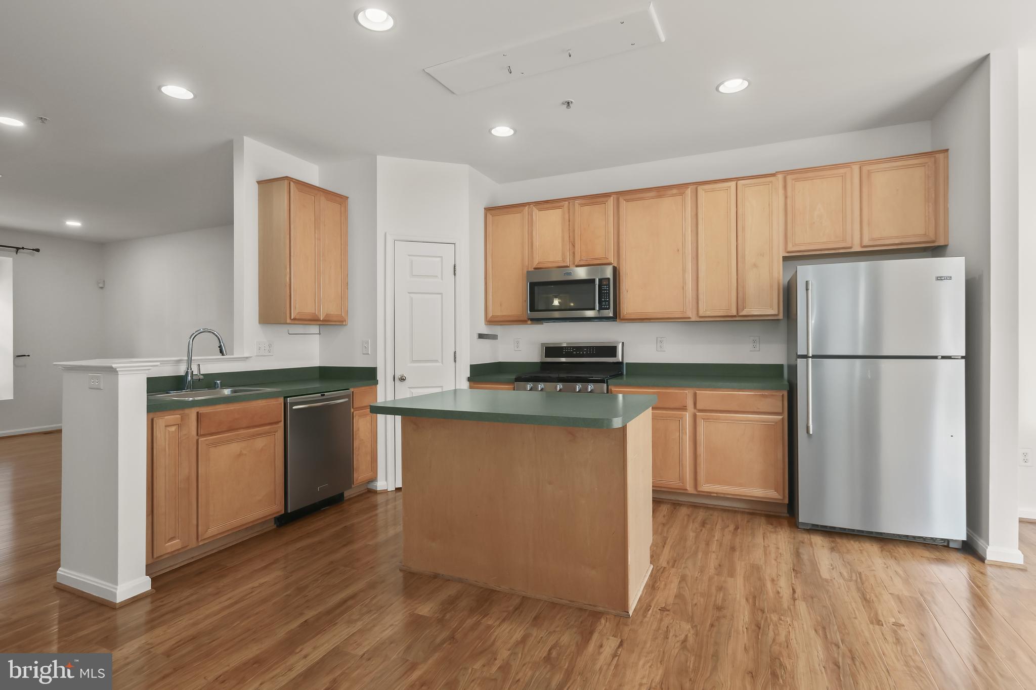 TWIN ARCH CROSSING - Residential Lease