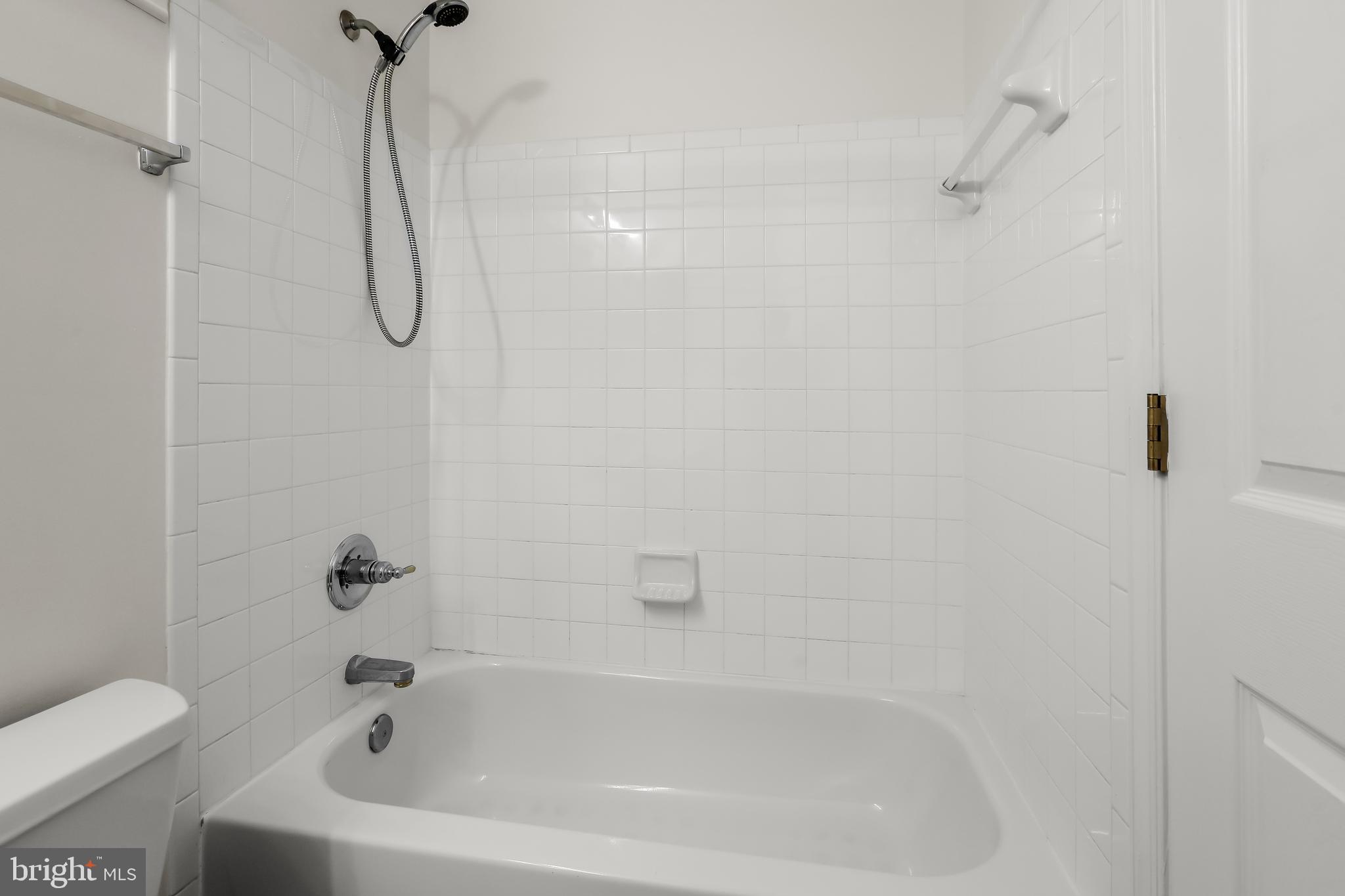 TWIN ARCH CROSSING - Residential Lease