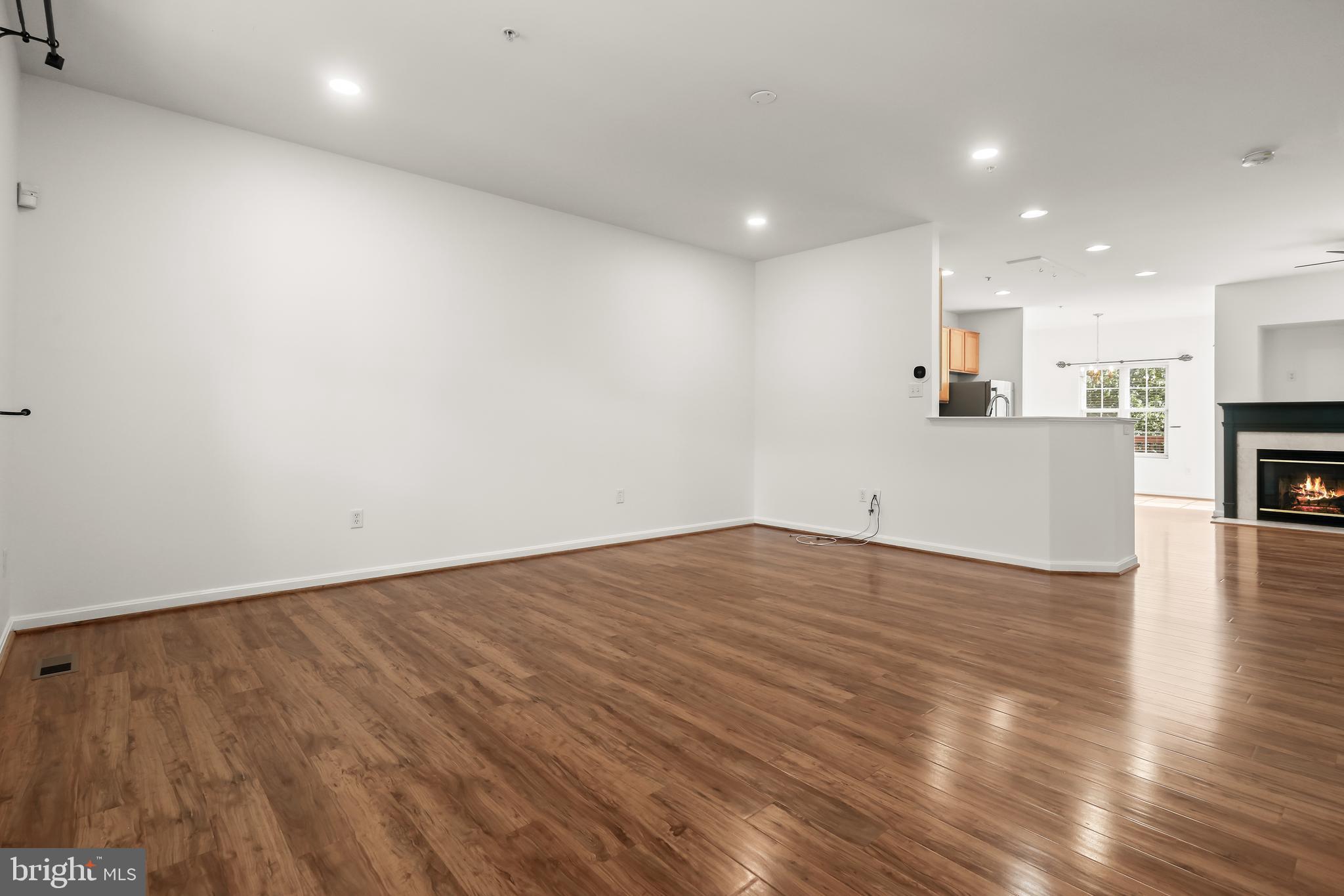 TWIN ARCH CROSSING - Residential Lease