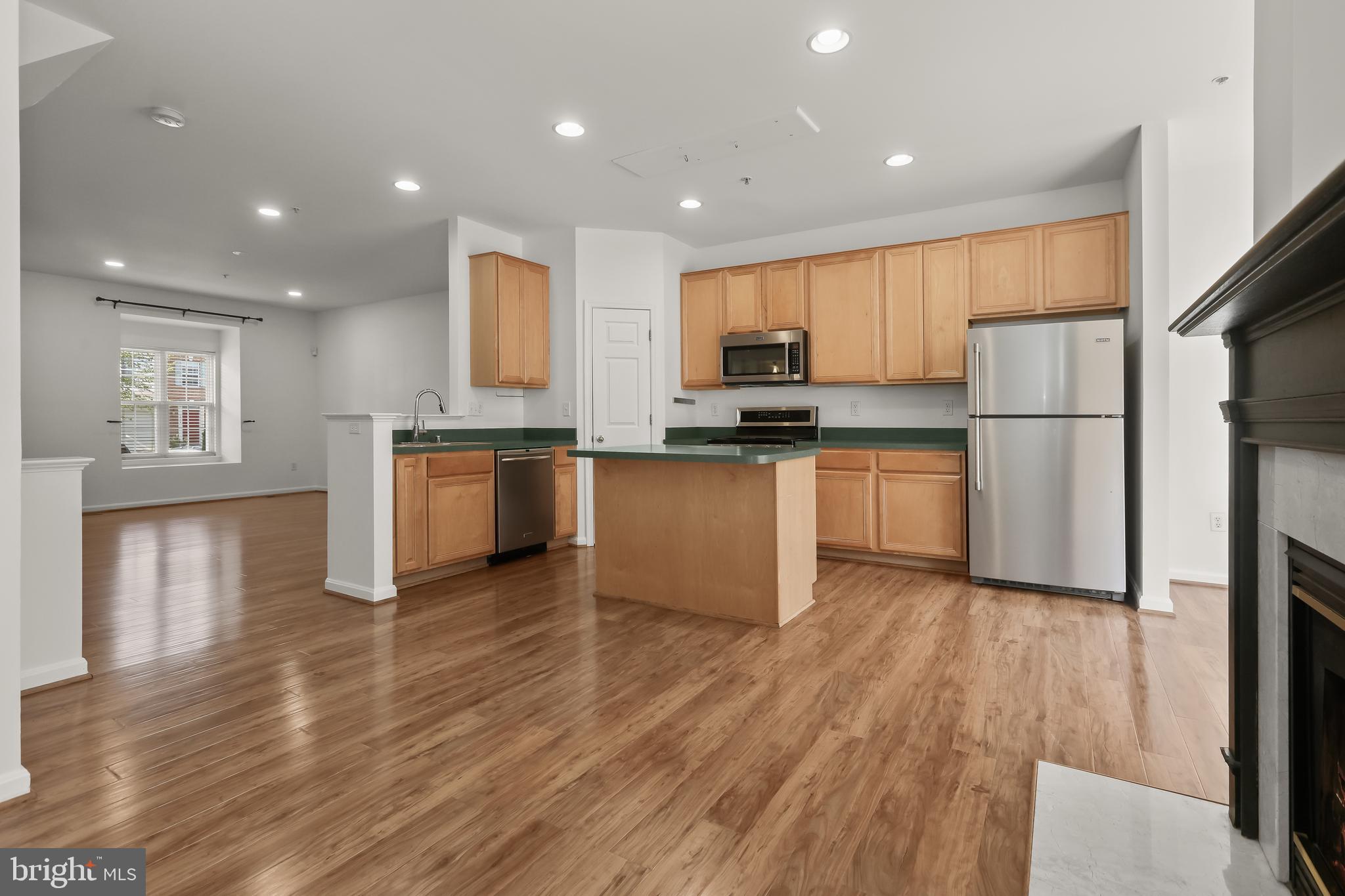 TWIN ARCH CROSSING - Residential Lease