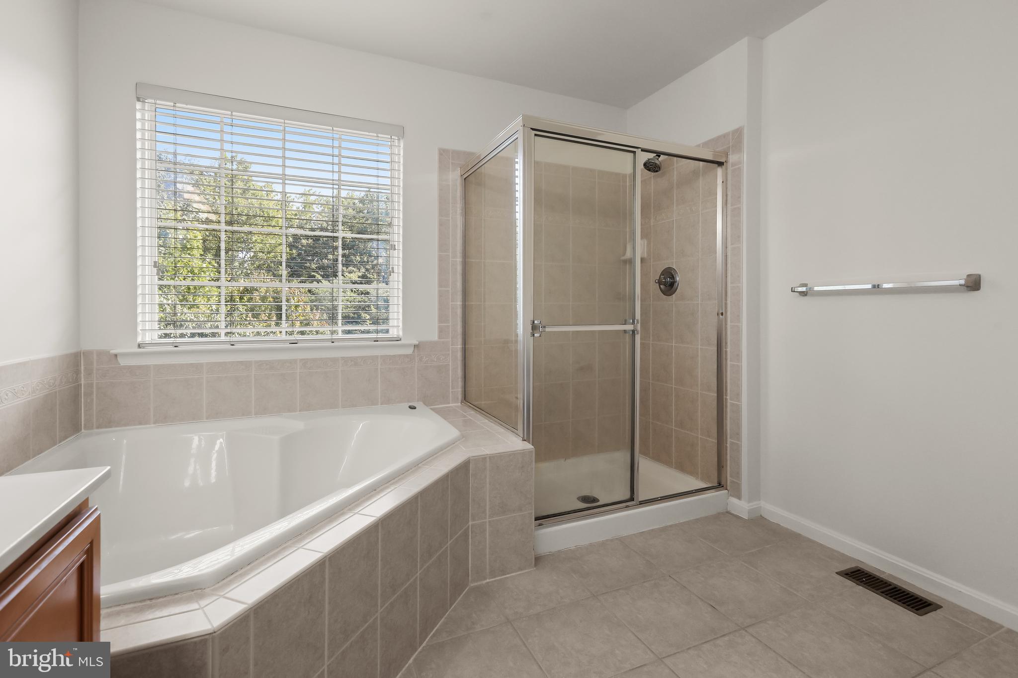 TWIN ARCH CROSSING - Residential Lease