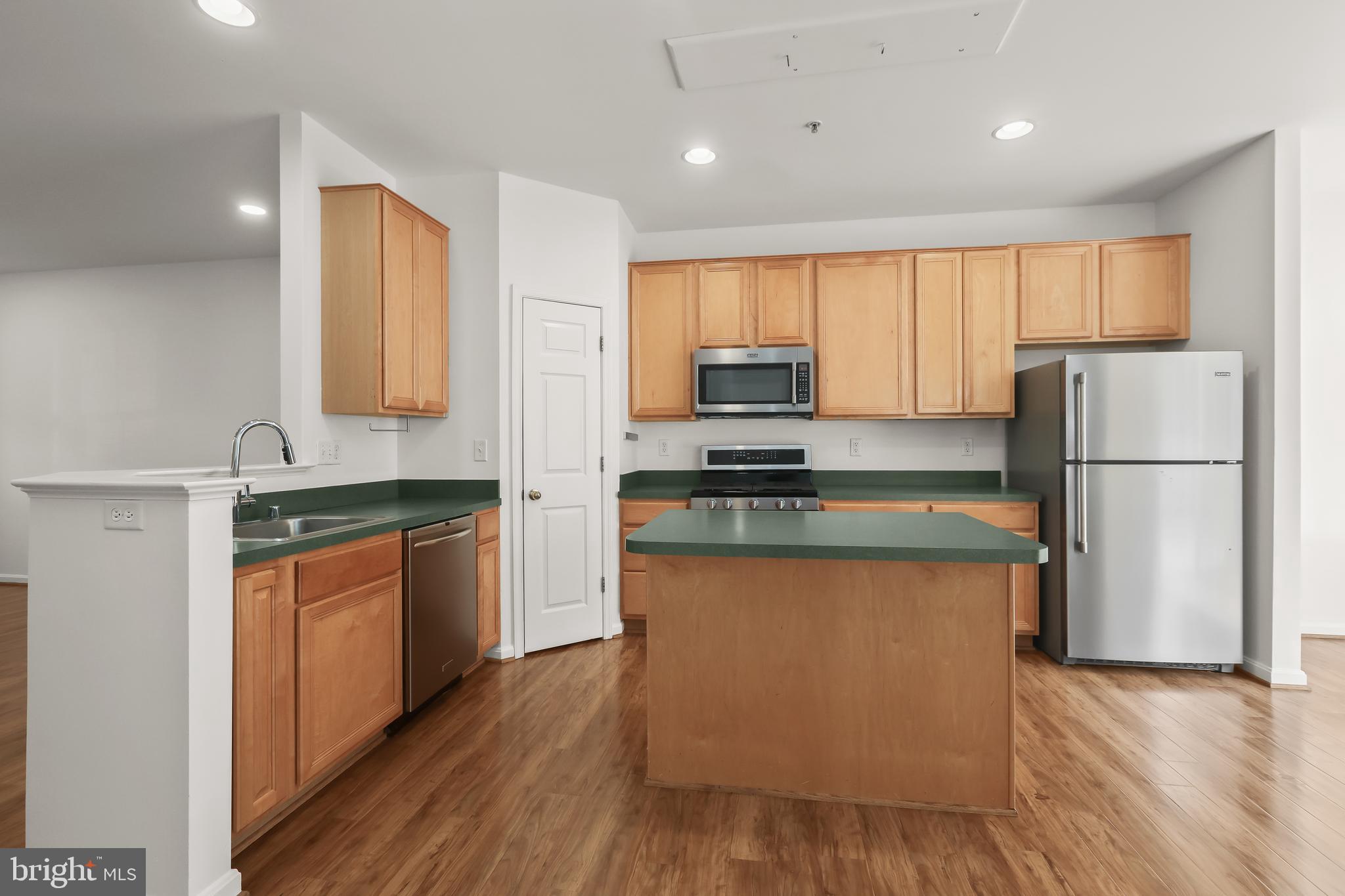 TWIN ARCH CROSSING - Residential Lease