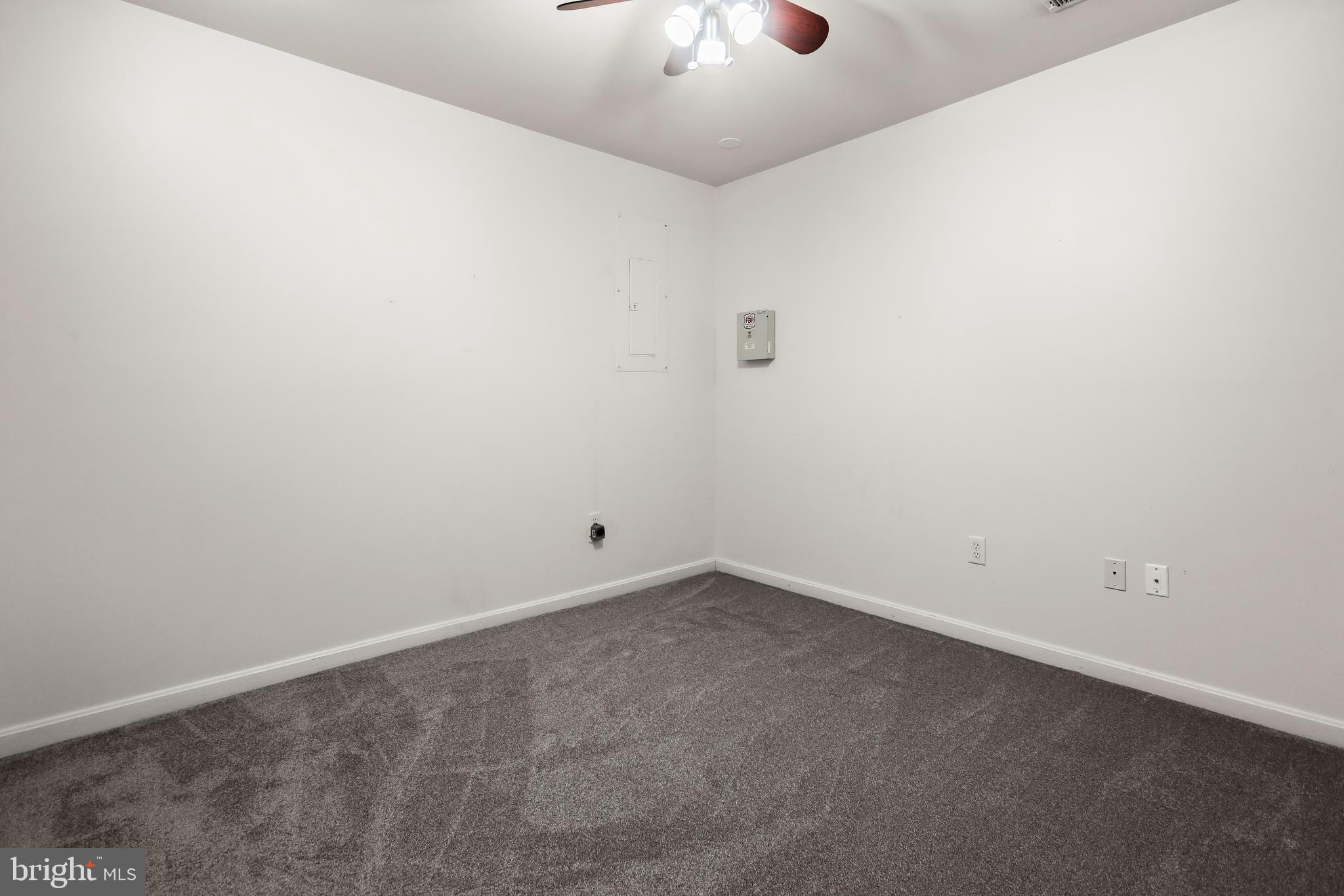 TWIN ARCH CROSSING - Residential Lease