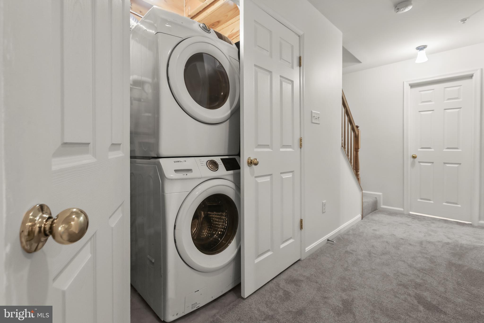 TWIN ARCH CROSSING - Residential Lease