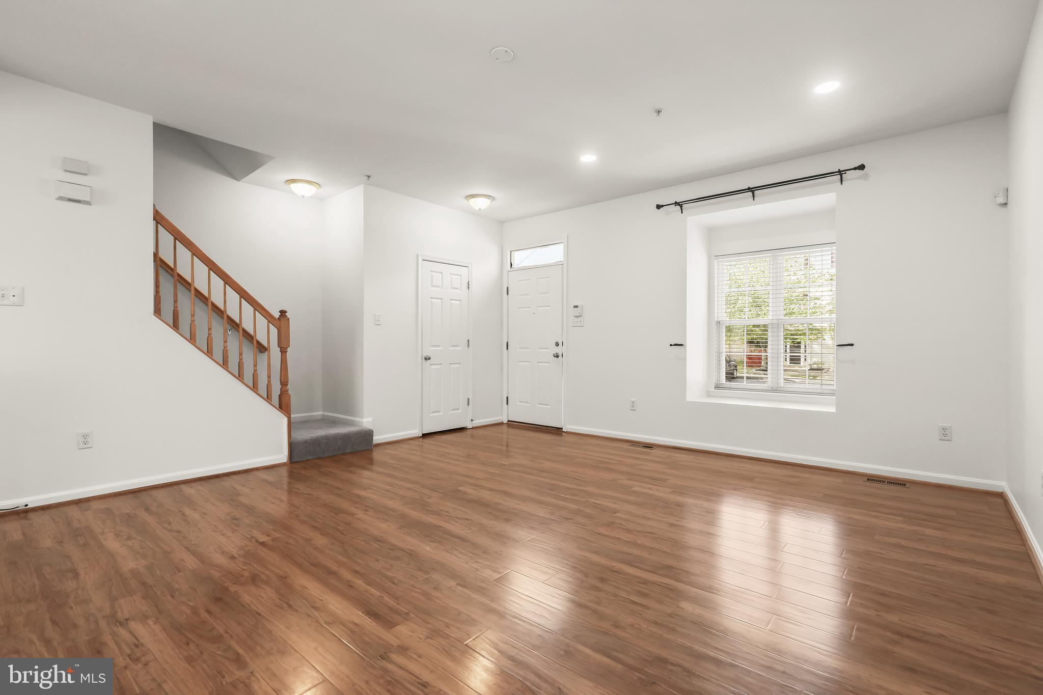 TWIN ARCH CROSSING - Residential Lease