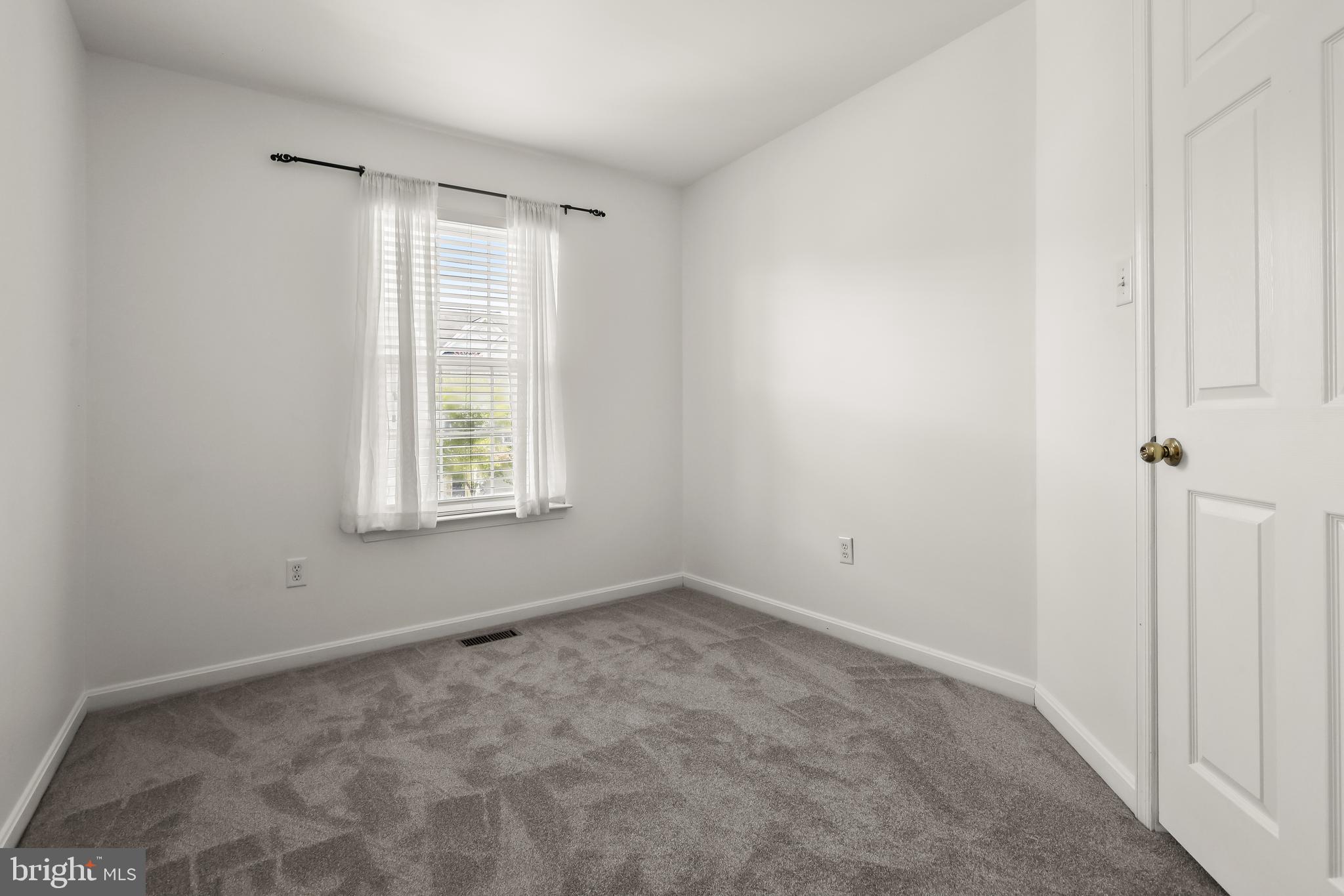 TWIN ARCH CROSSING - Residential Lease