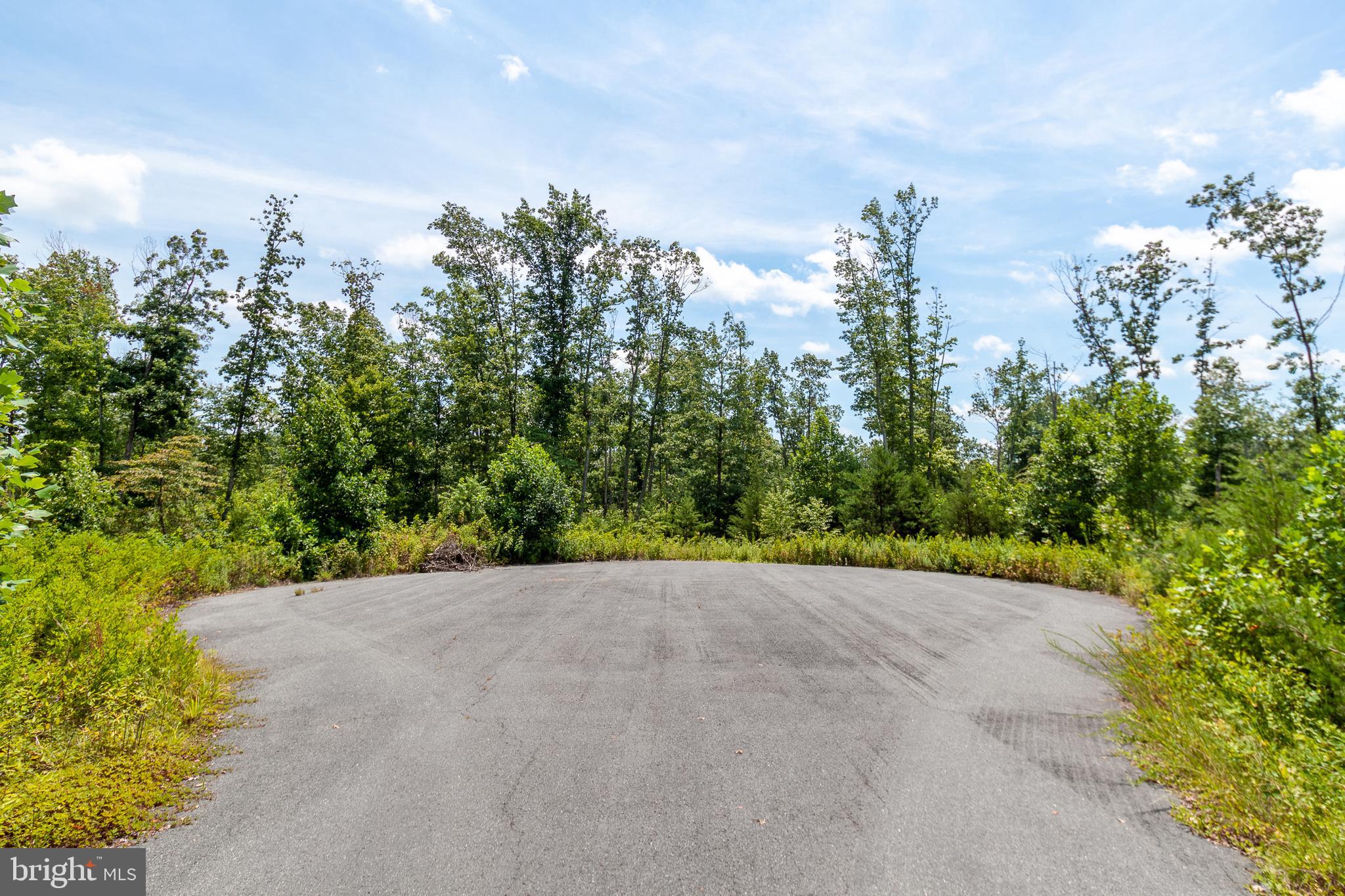 ROSE HILL FARM ESTATES - Land