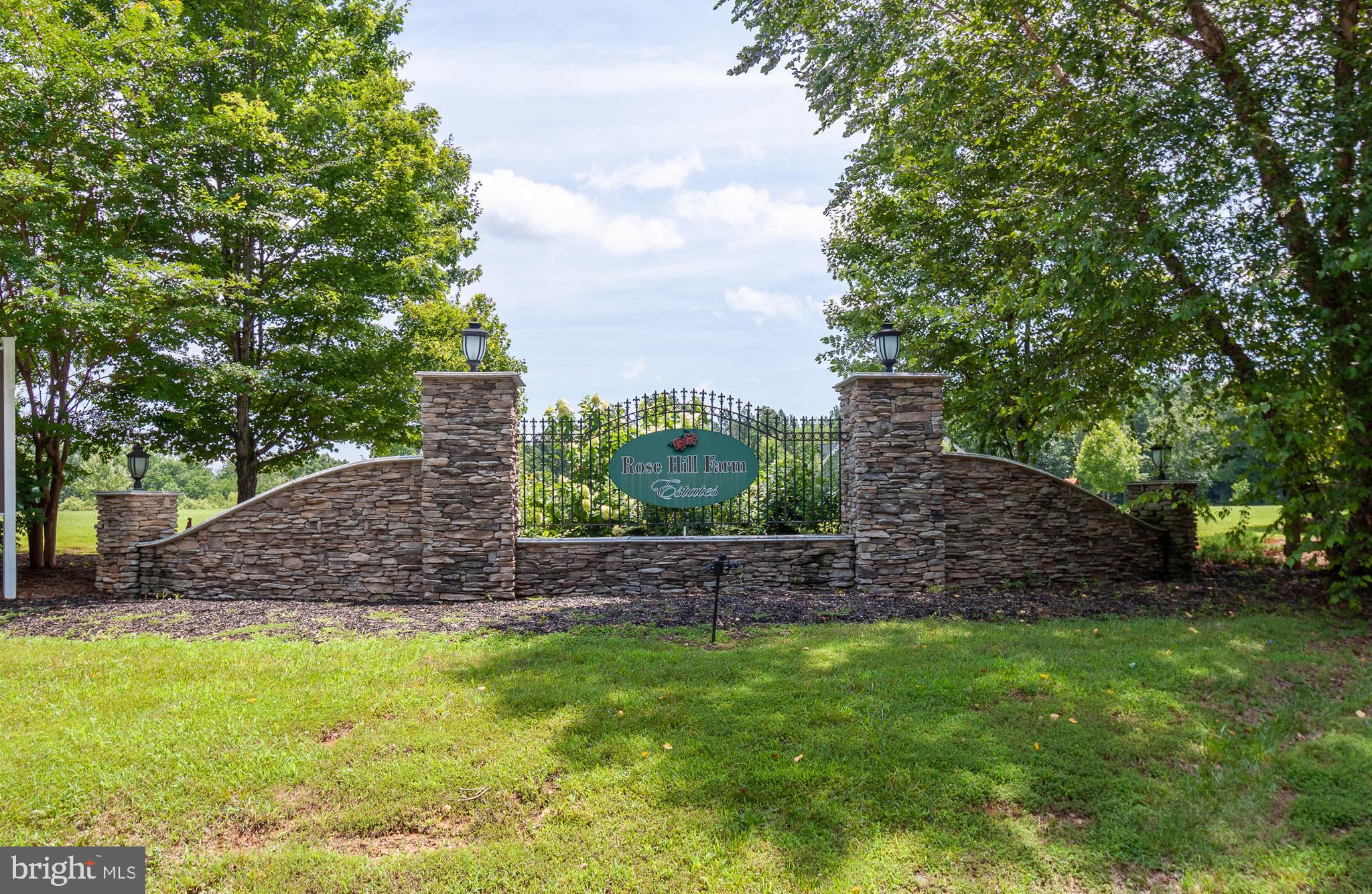 ROSE HILL FARM ESTATES - Land