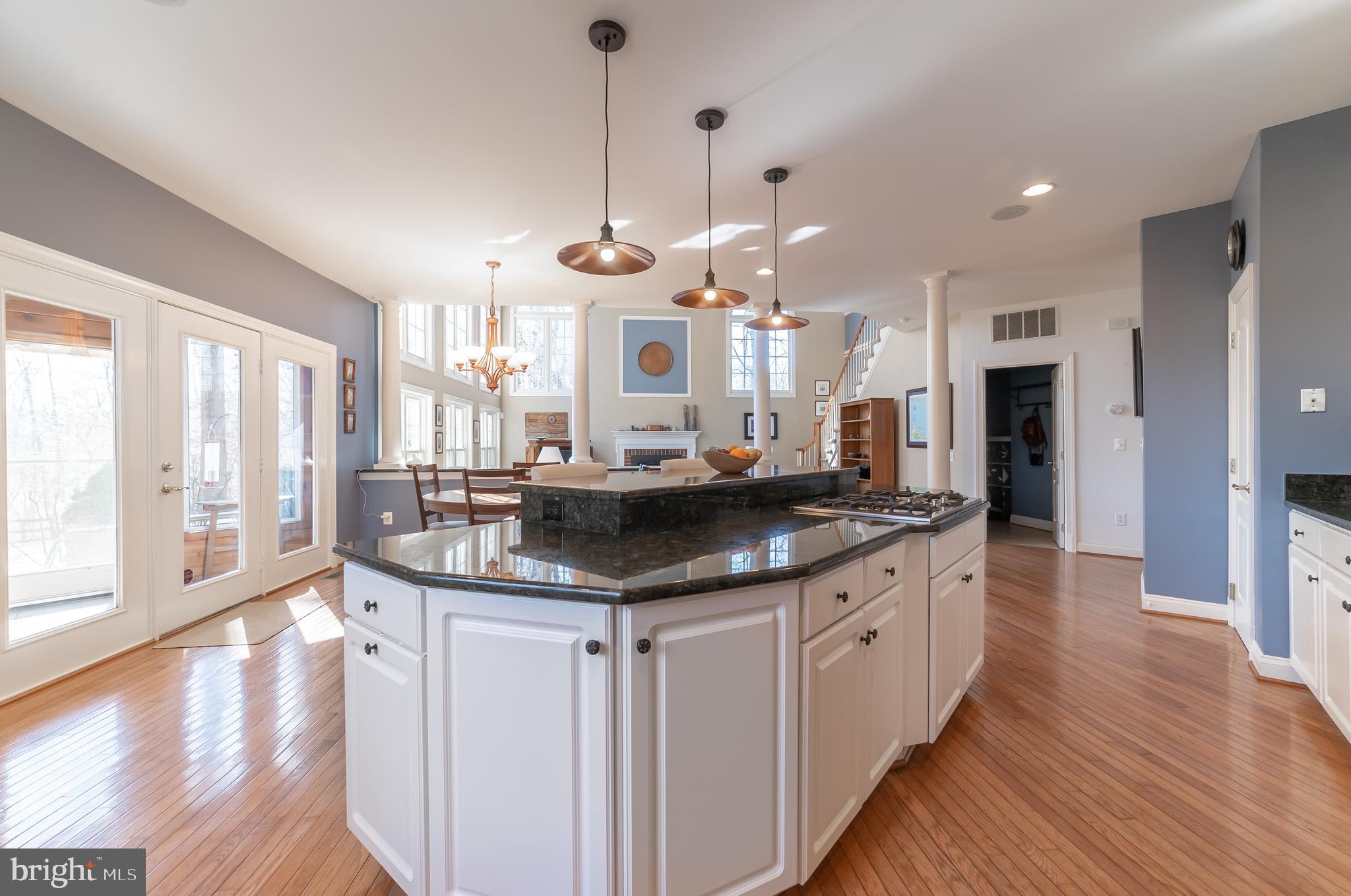 SOUTH RIVER COLONY - Residential