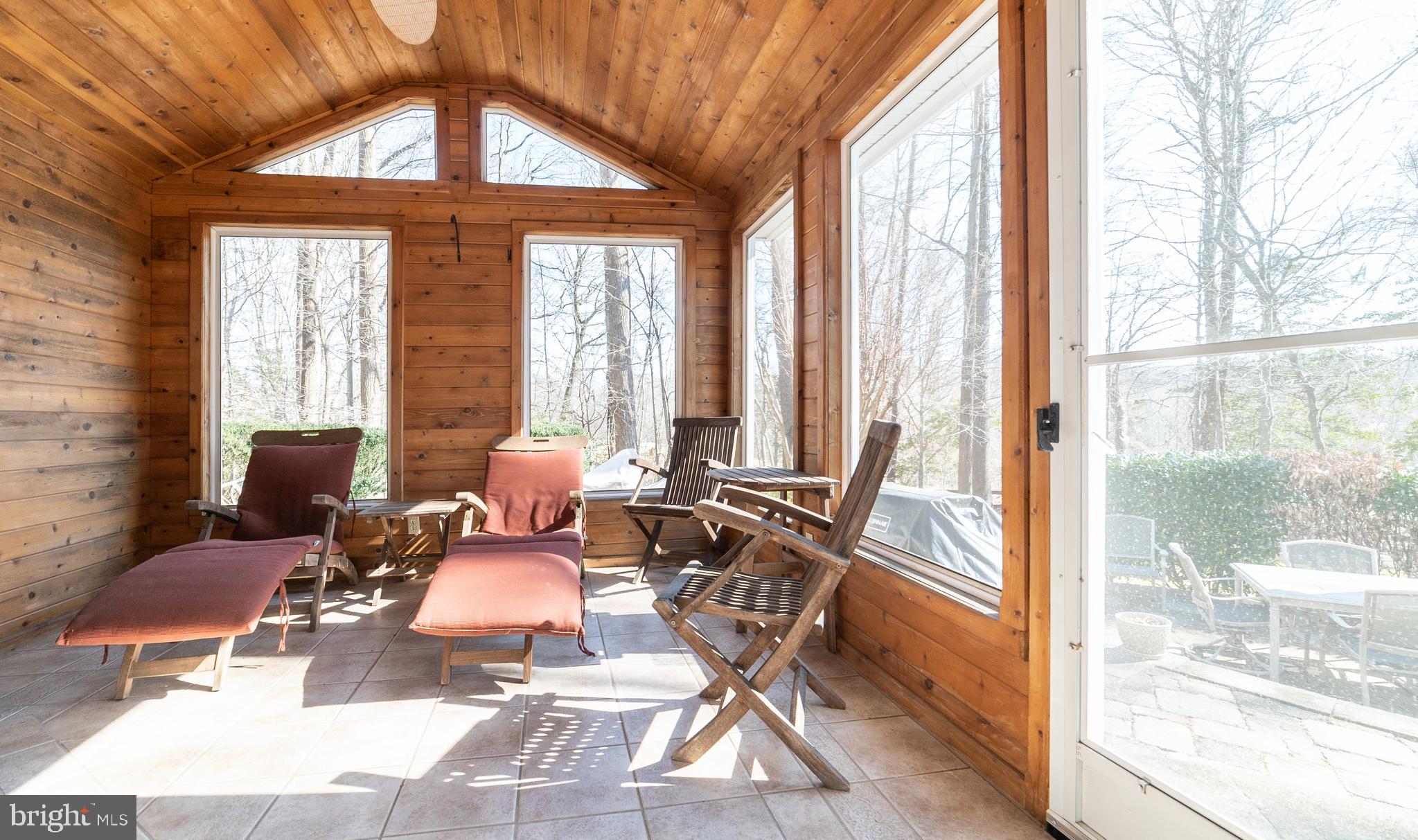 SOUTH RIVER COLONY - Residential