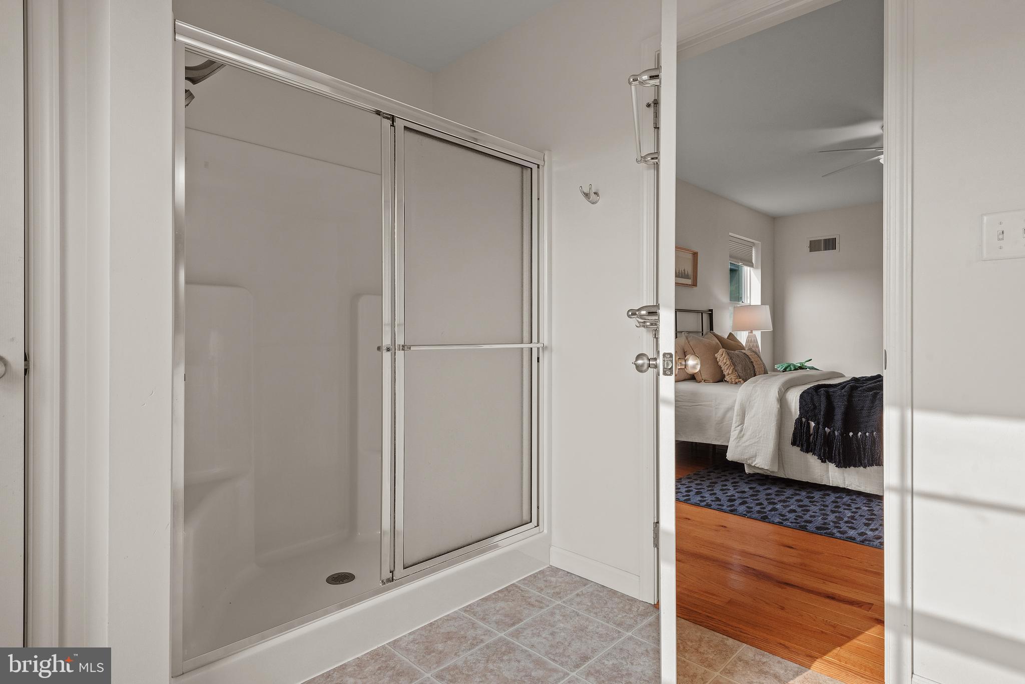 LONDON CROFT - Residential