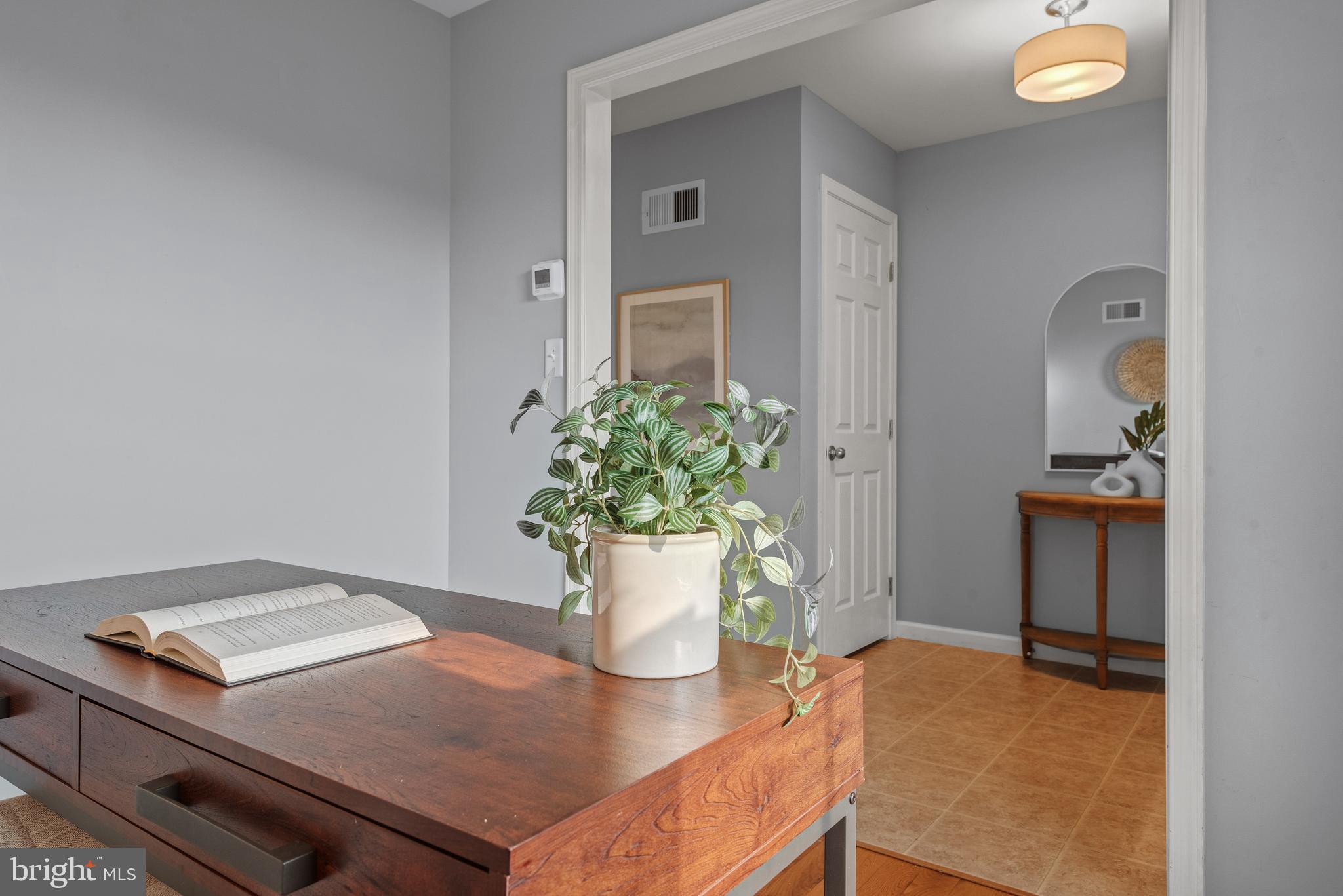 LONDON CROFT - Residential