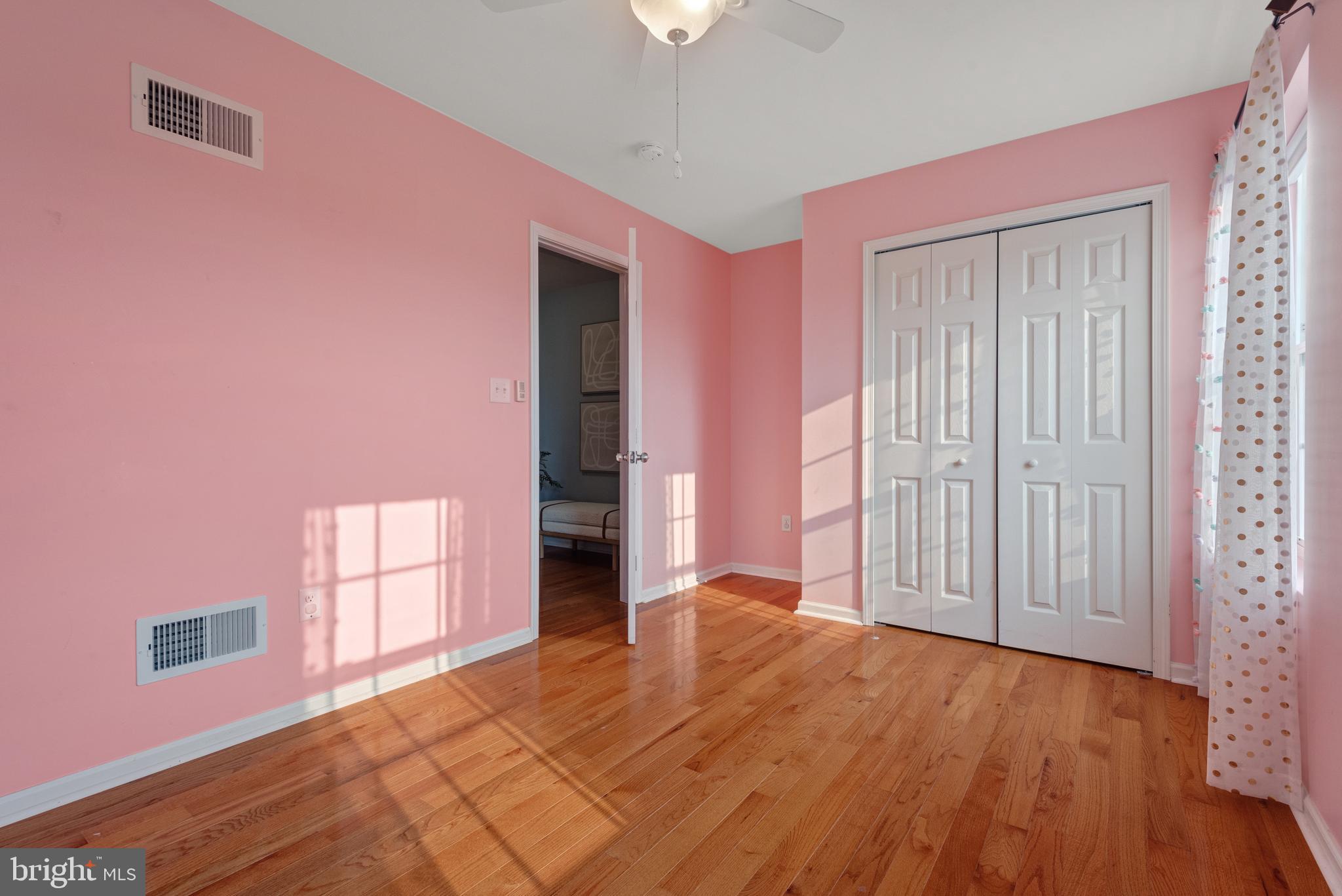 LONDON CROFT - Residential