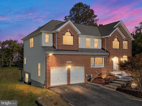 Photo of 15533 Thompson Road, SILVER SPRING, MD 20905 (MLS # MDMC2204358)