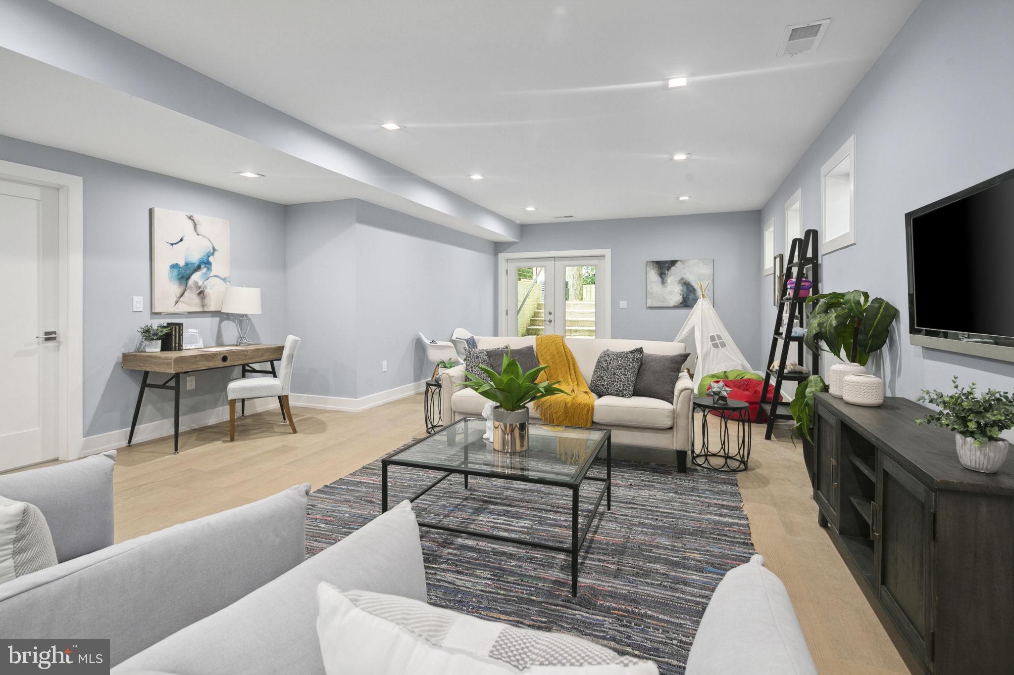 WEST VIENNA WOODS - Residential