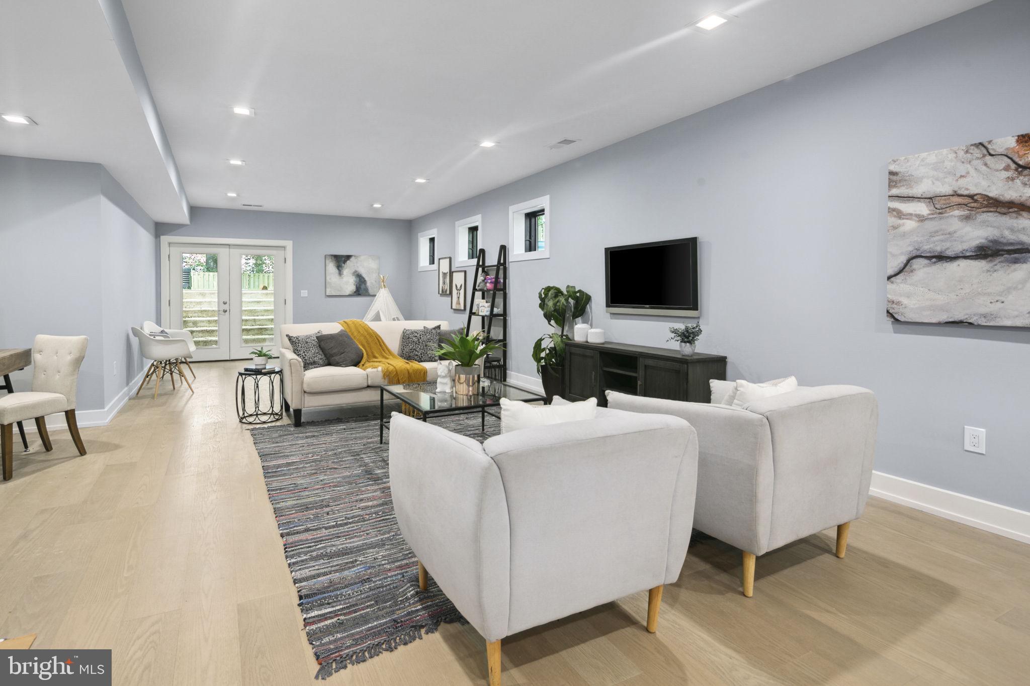 WEST VIENNA WOODS - Residential