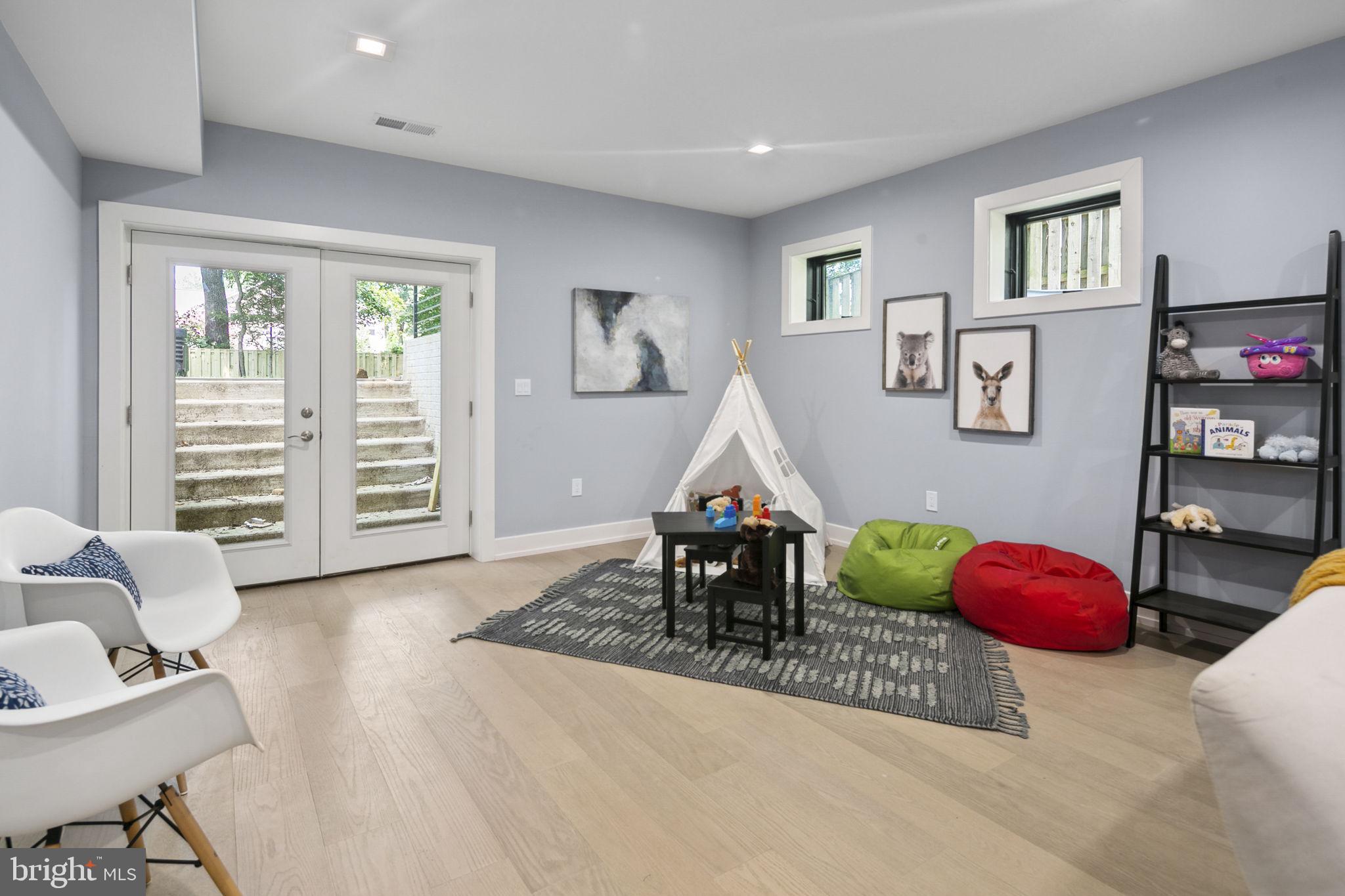 WEST VIENNA WOODS - Residential