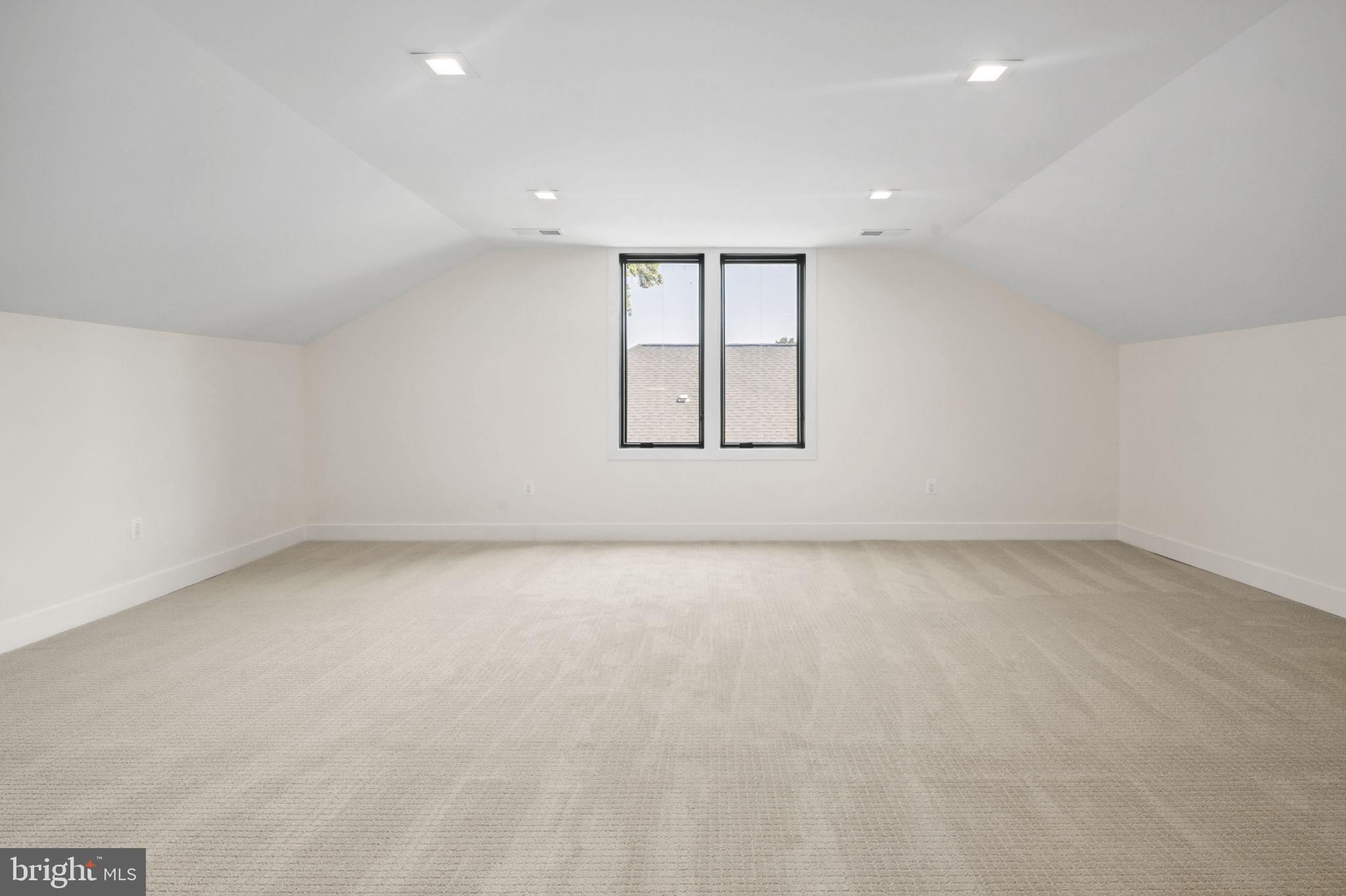 WEST VIENNA WOODS - Residential