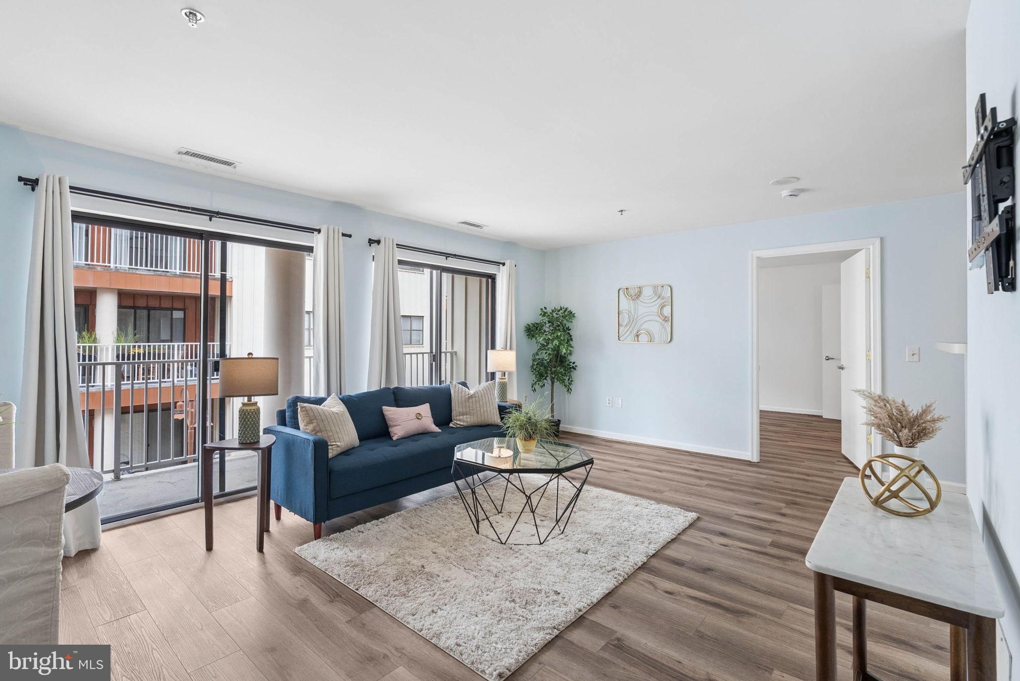 2702 LIGHTHOUSE PT E 629