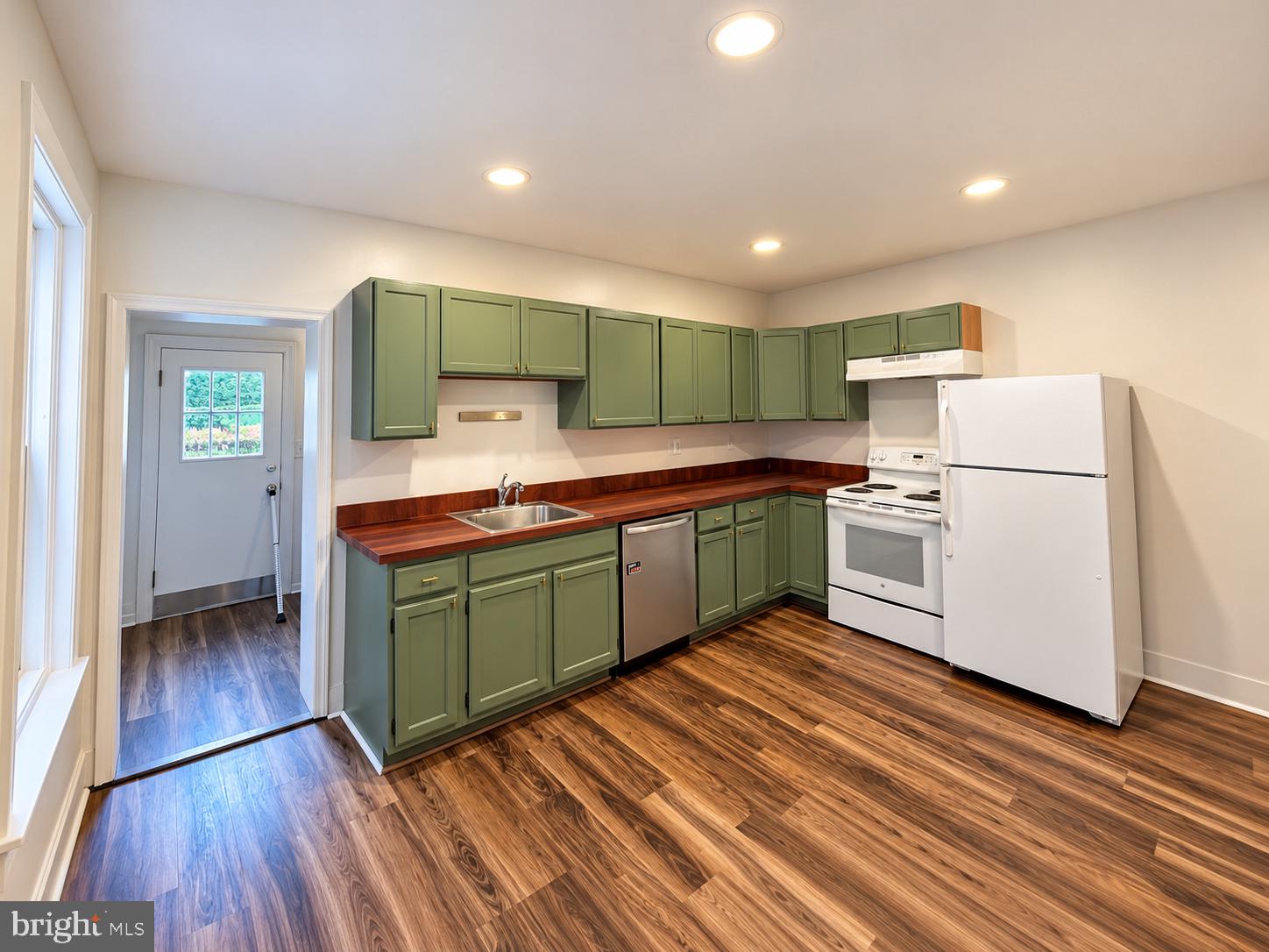 1111 W 9TH STREET