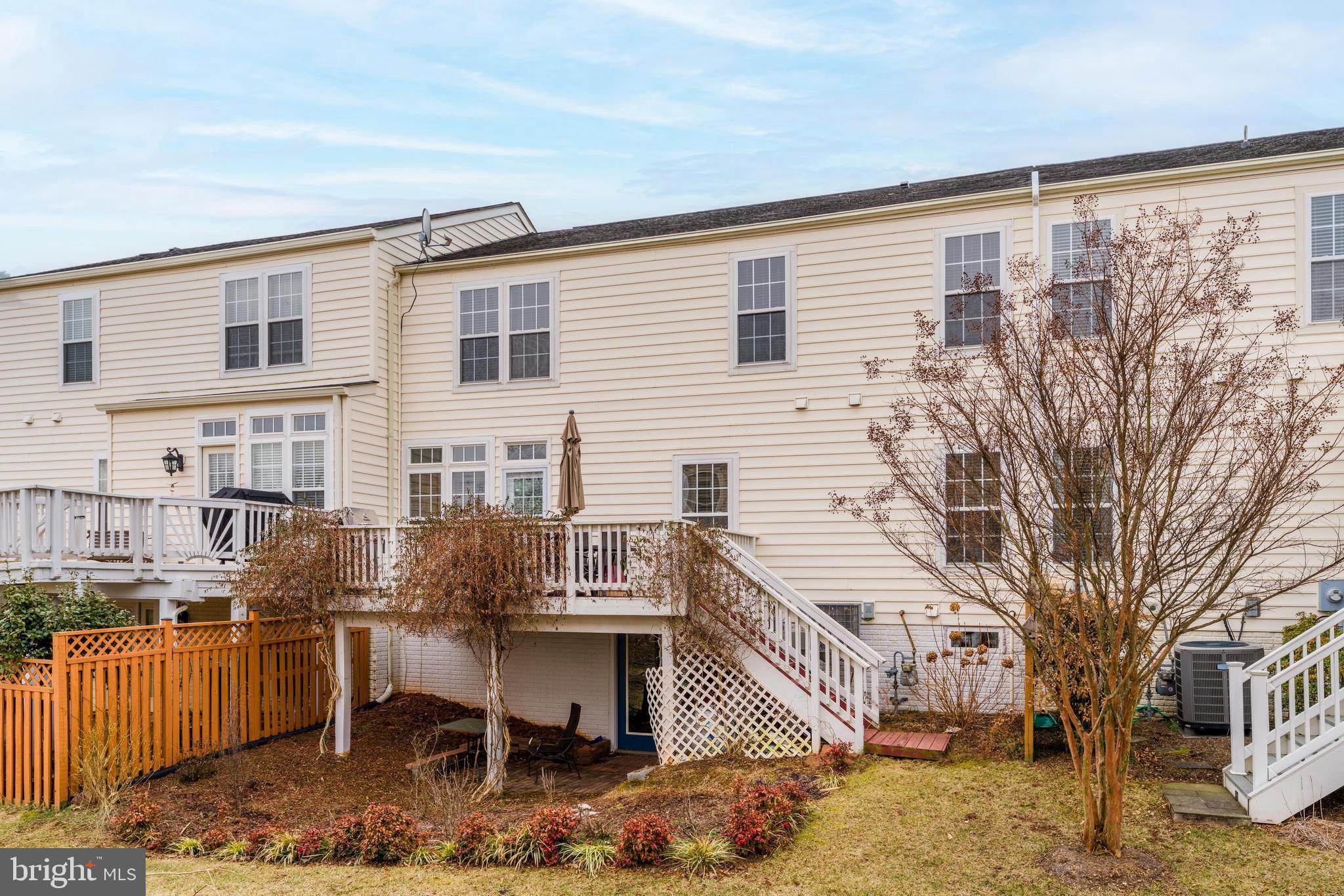 ASHBURN VILLAGE - Residential