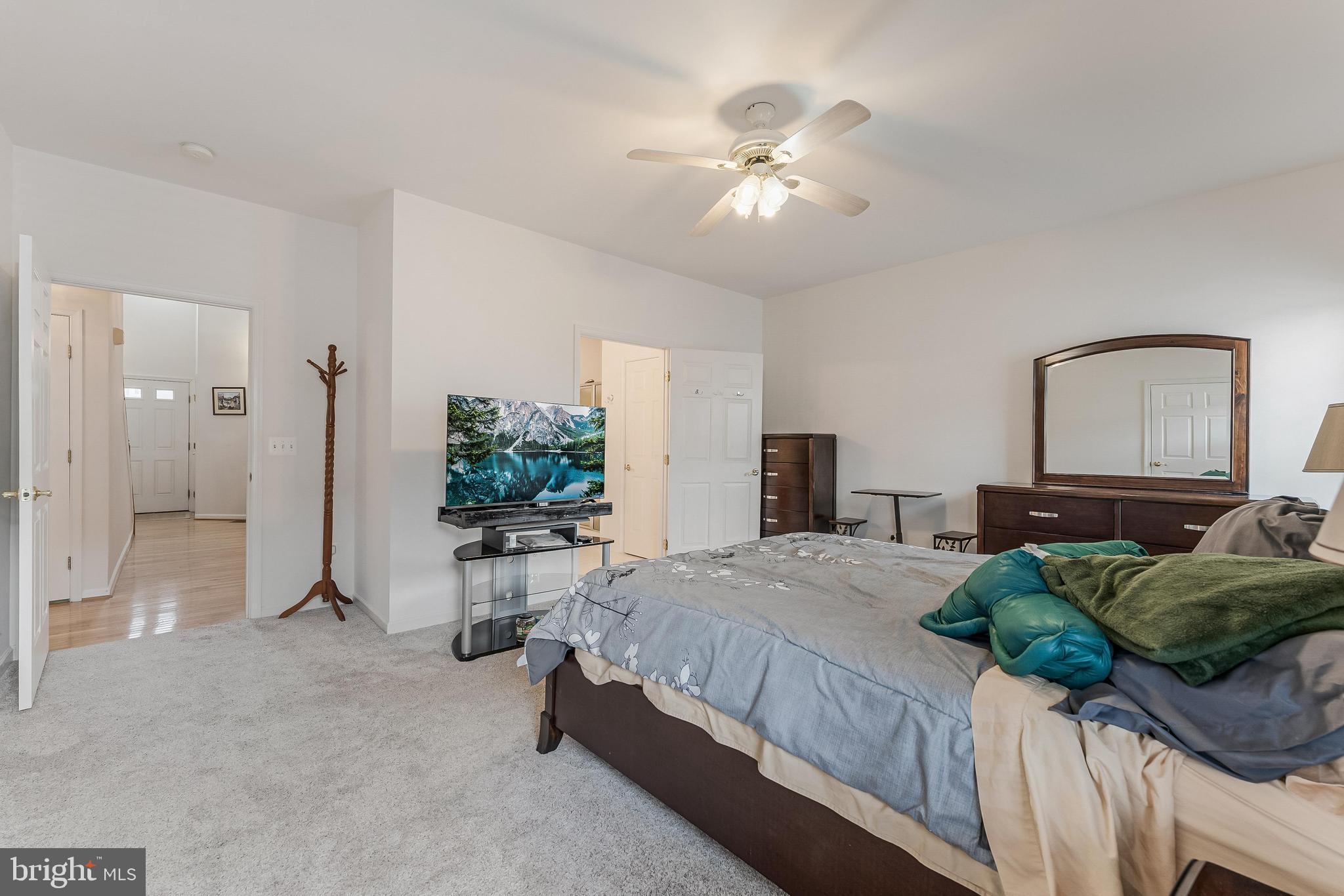 ASHBURN VILLAGE - Residential