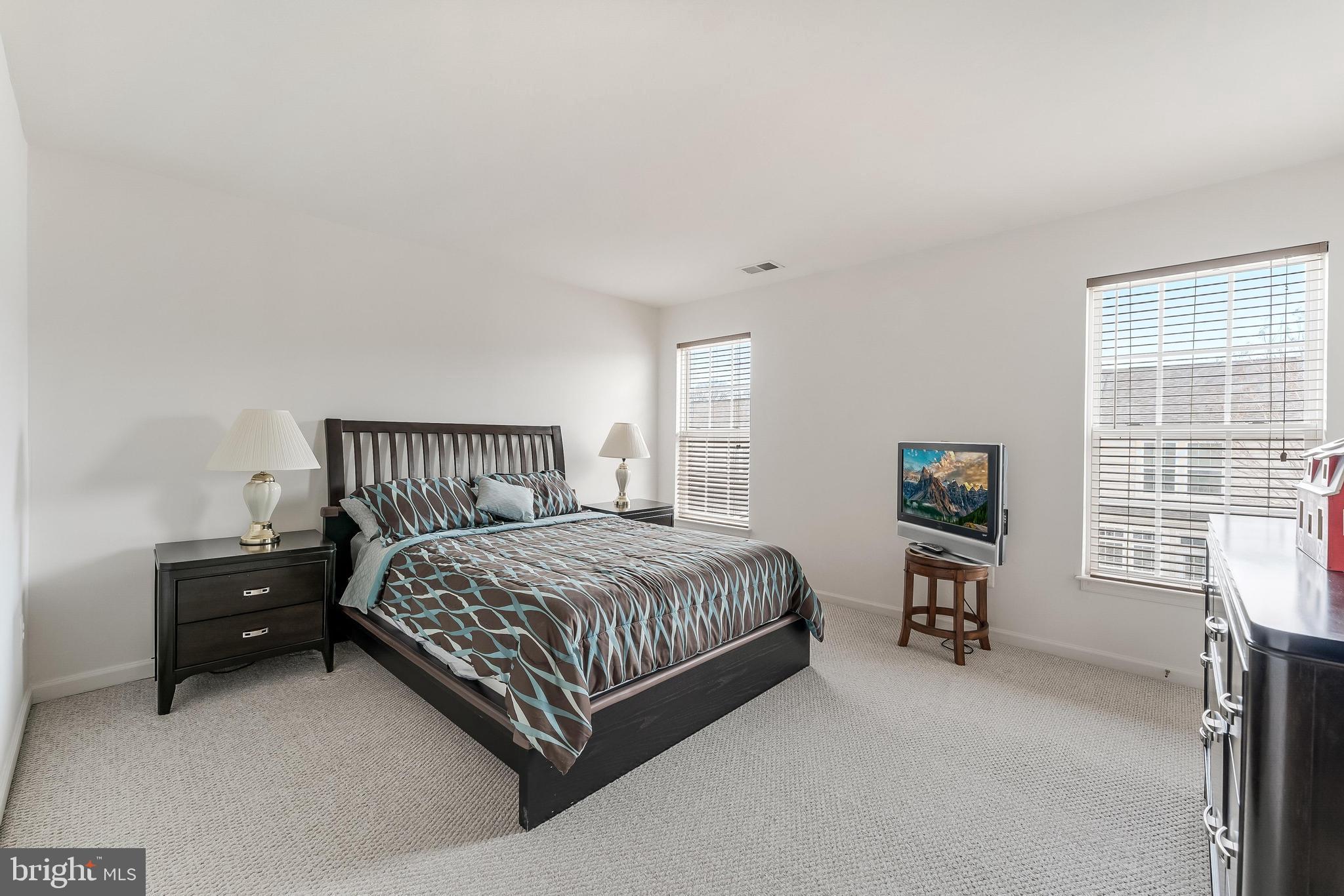 ASHBURN VILLAGE - Residential