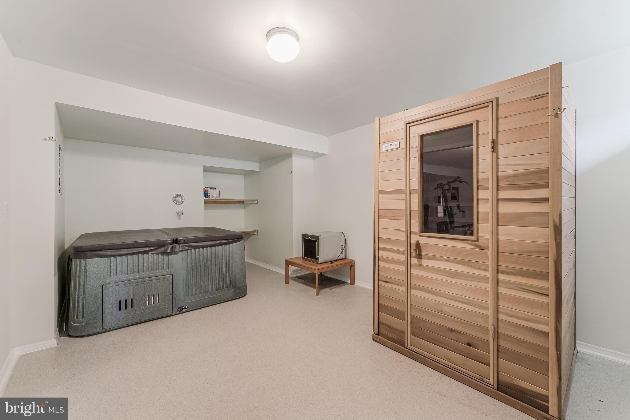 ASHBURN VILLAGE - Residential