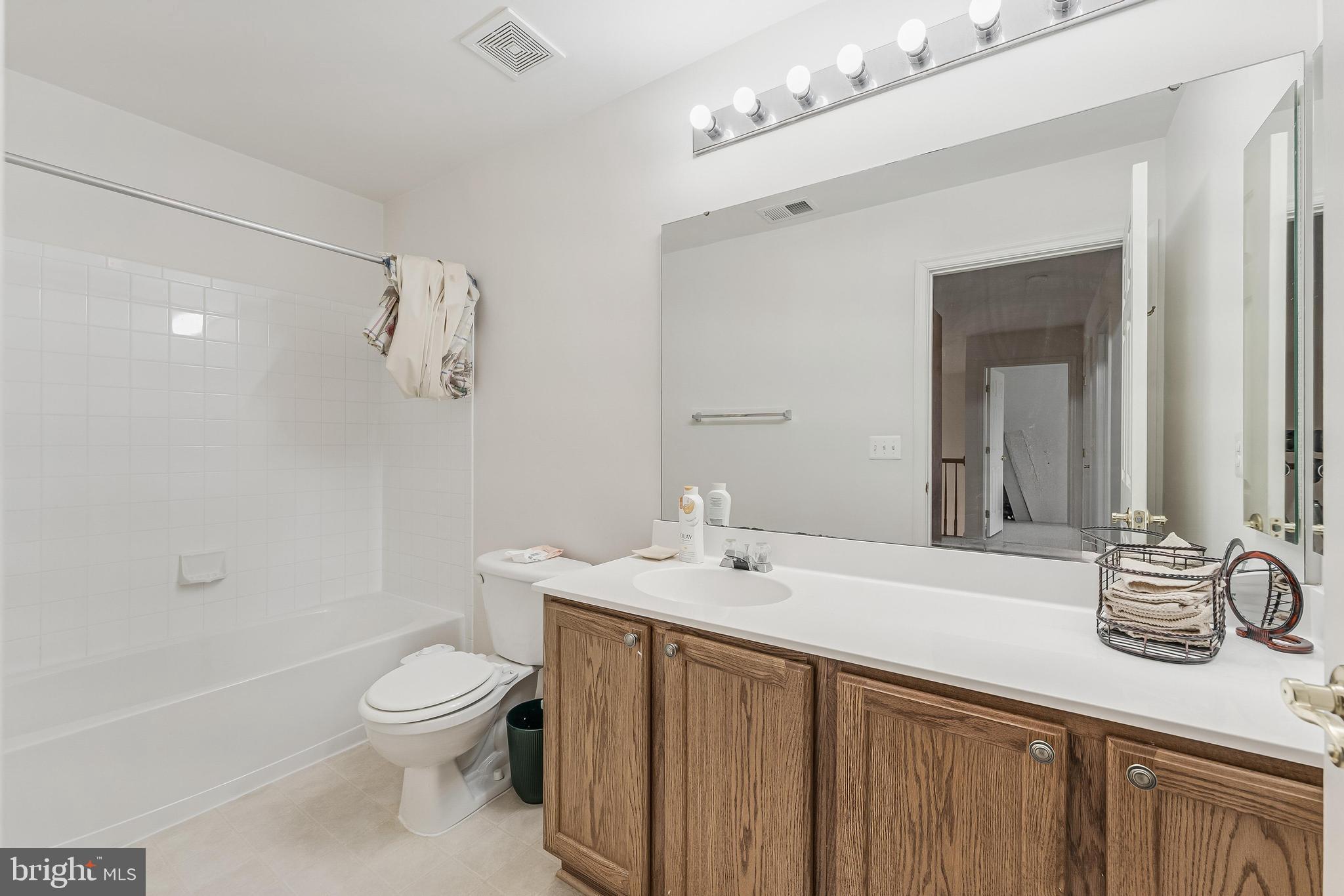 ASHBURN VILLAGE - Residential