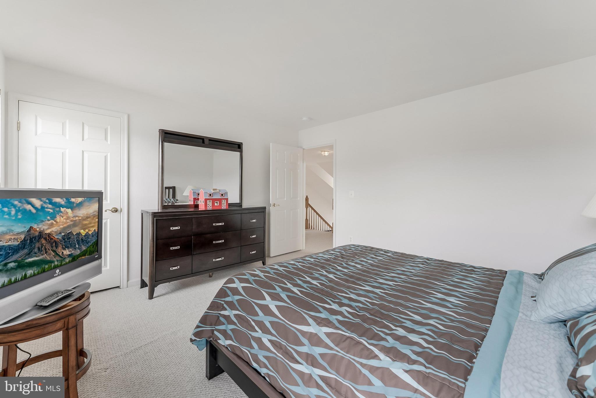 ASHBURN VILLAGE - Residential