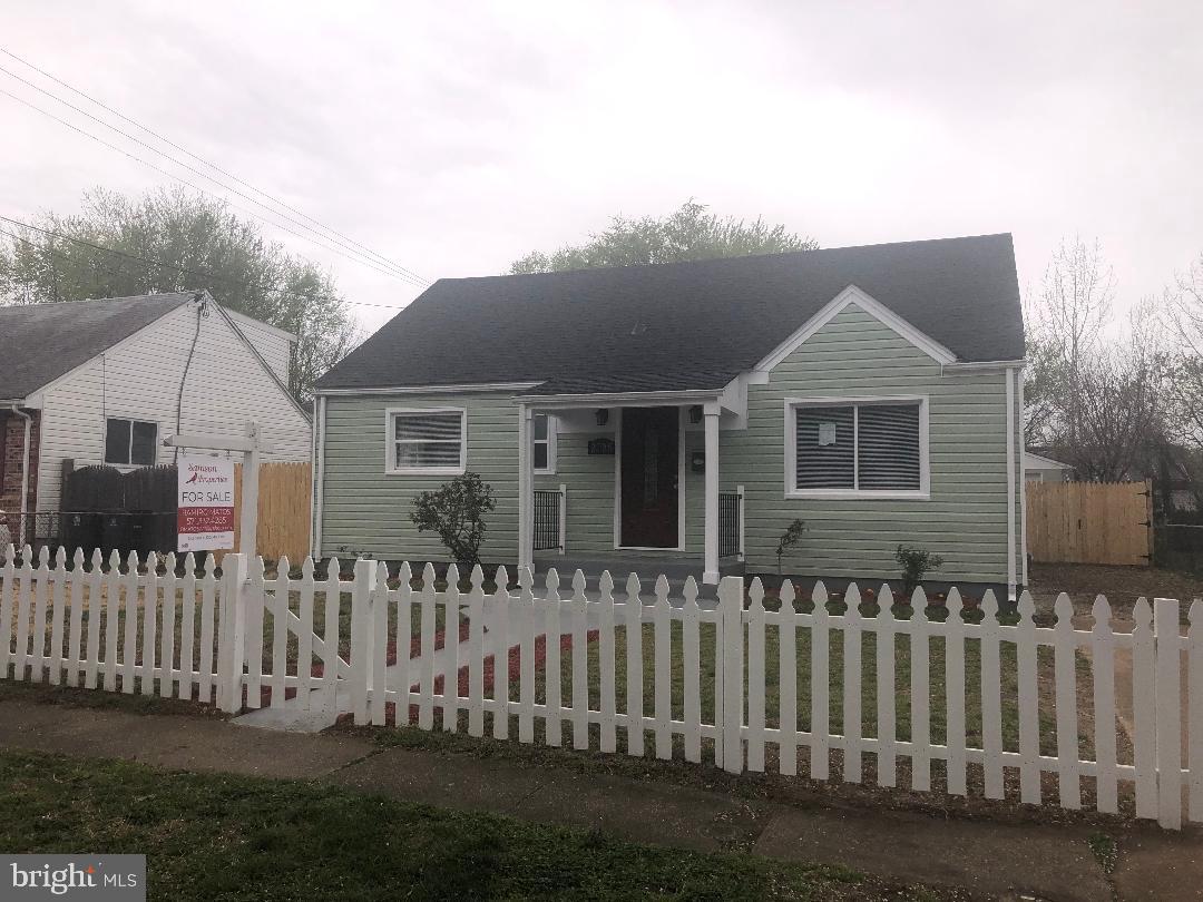 NORTH FORESTVILLE - Residential