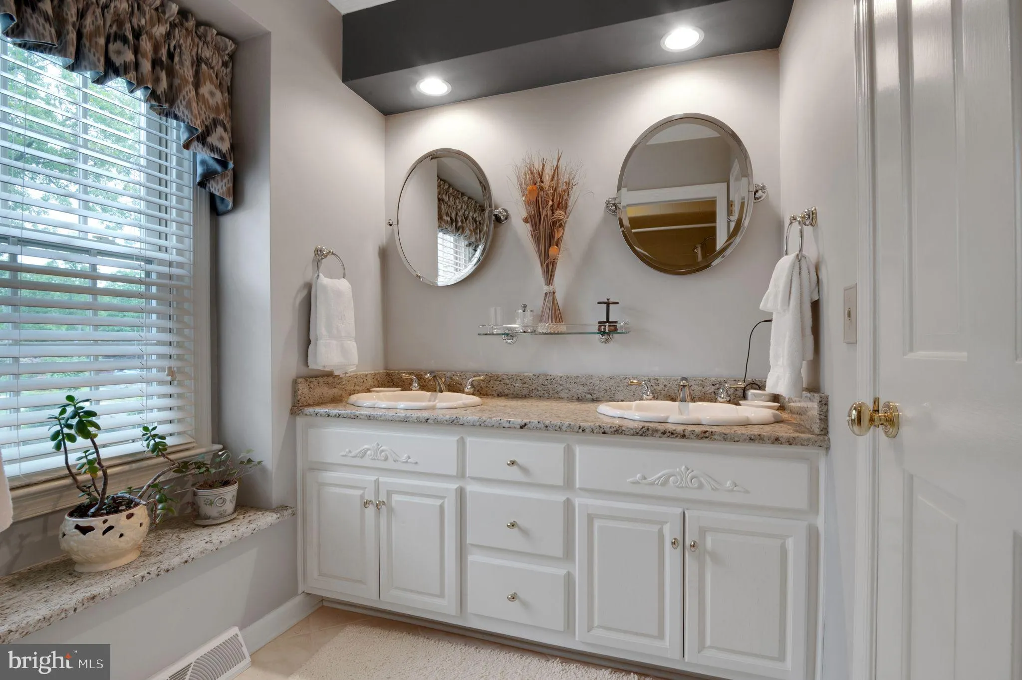 Millville, New Jersey 08332, United States, 4 Bedrooms Bedrooms, ,3 BathroomsBathrooms,Residential,Pending,57263