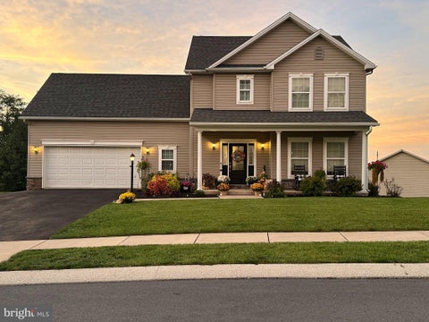 Homes For Sale - 10 Holly Lane<br/> ETTERS, PA 17319