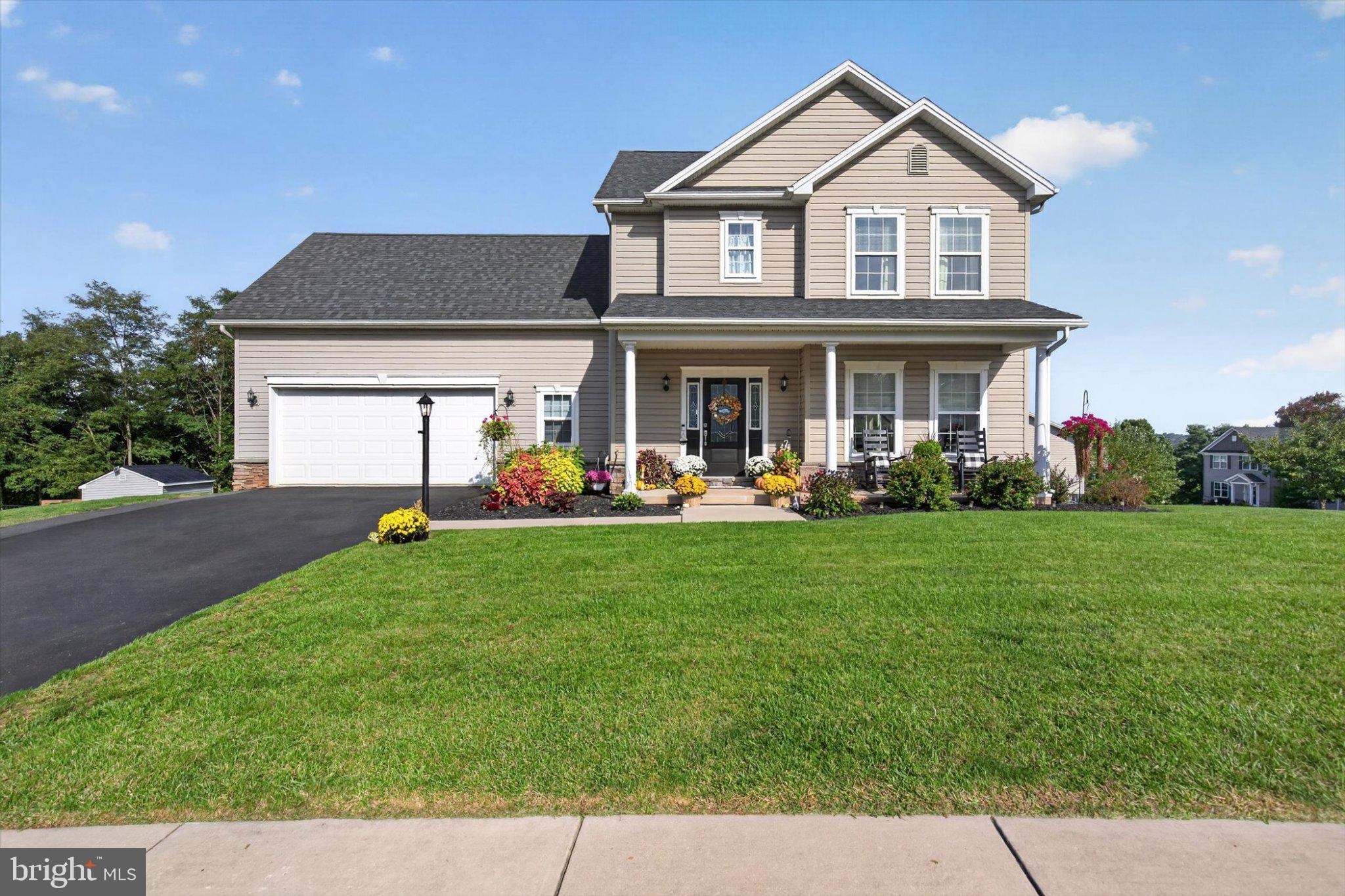 10 HOLLY LANE