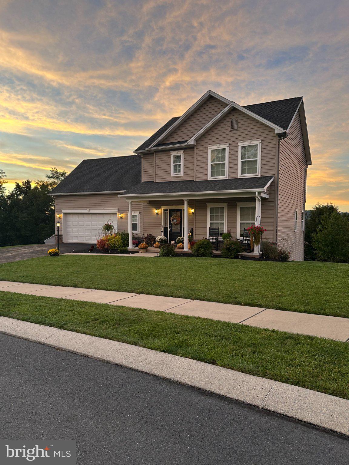 10 HOLLY LANE
