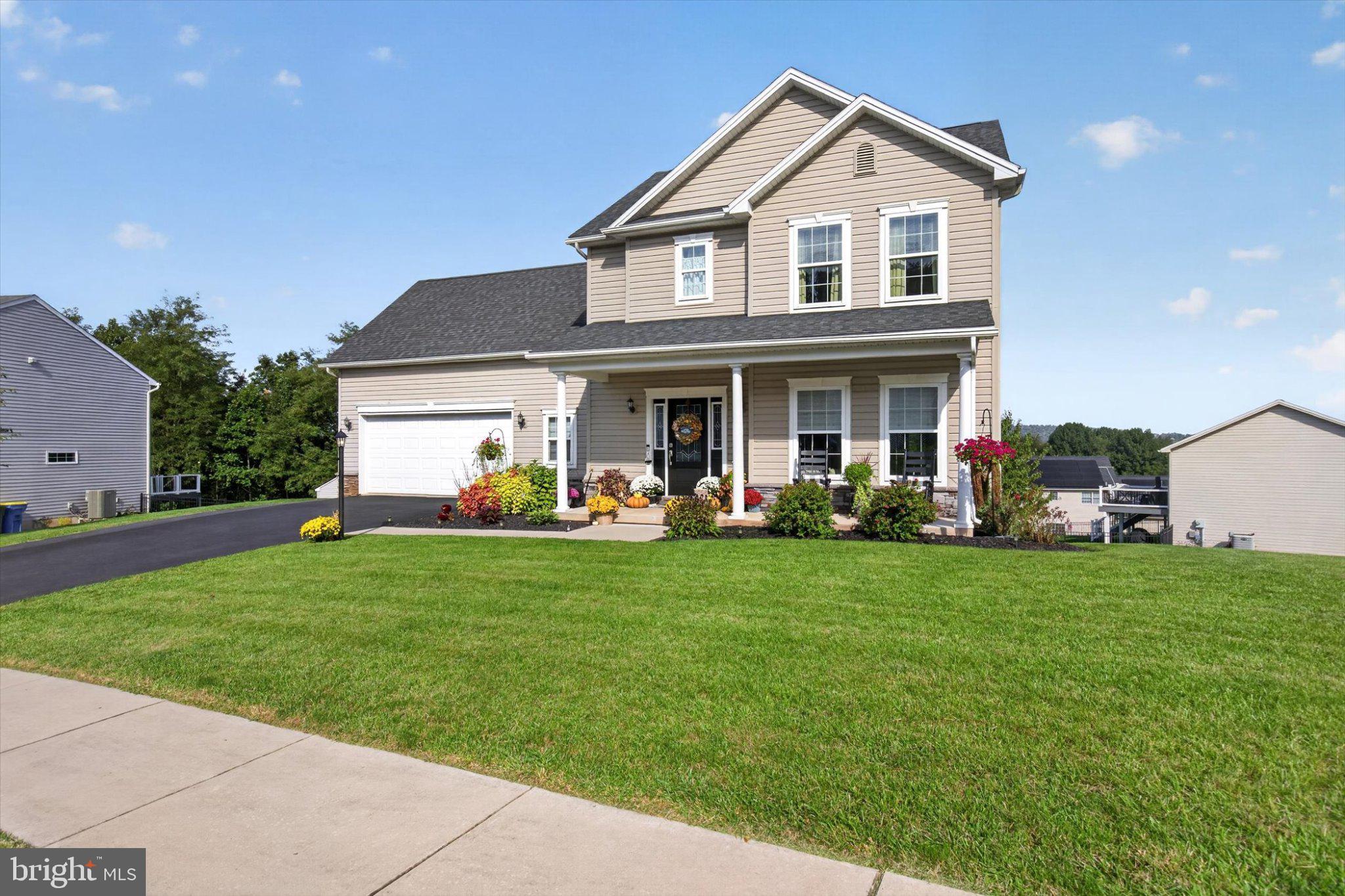 10 HOLLY LANE