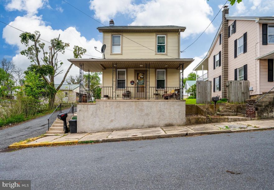 C O M I N G    S O O N -  Showings begin Saturday 5/16. OPEN HOUSE 5/16 from 11am-1pm.  Remarks to follow.