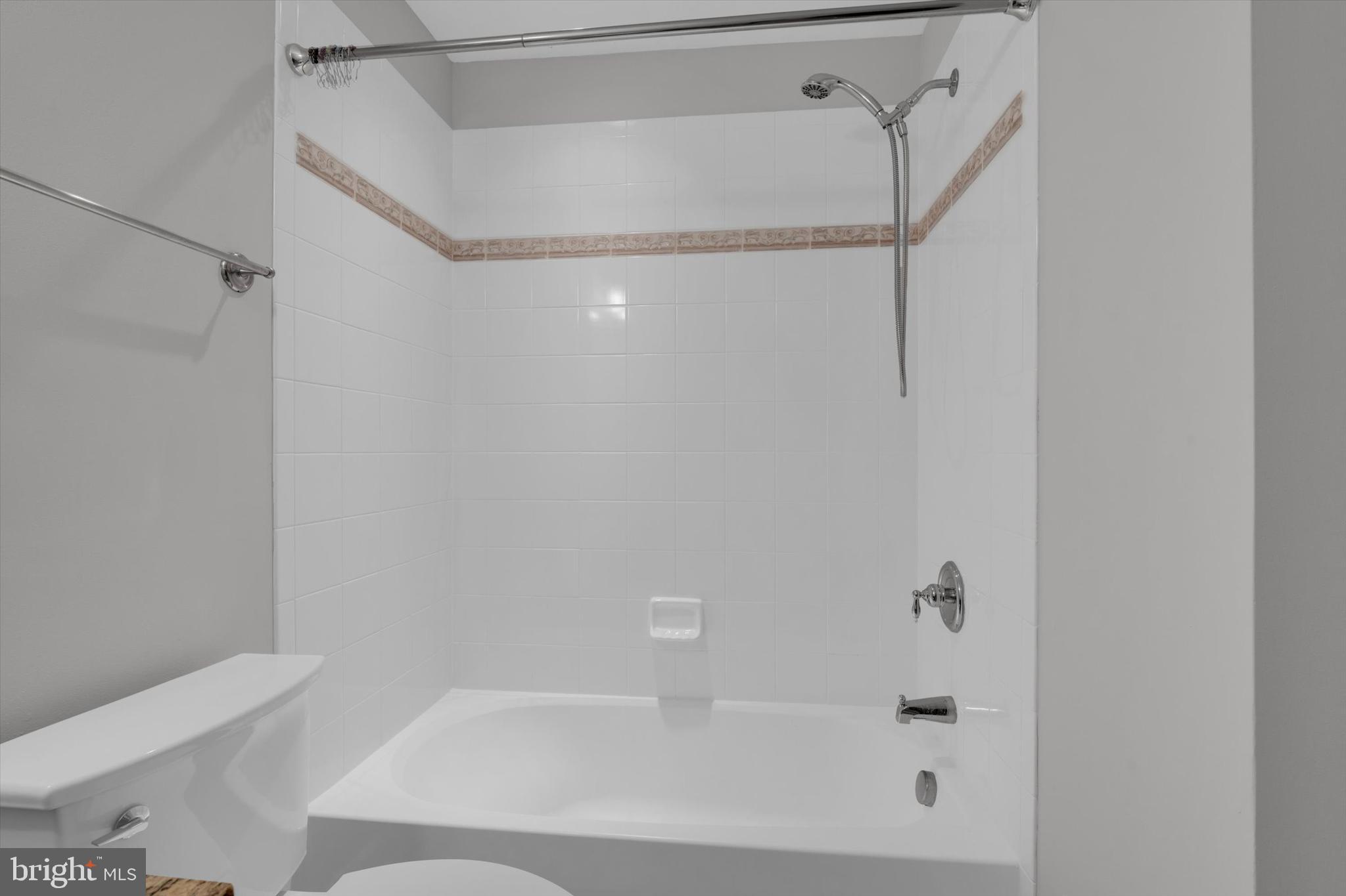 RESERVE AT TYSONS CORNER - Residential Lease