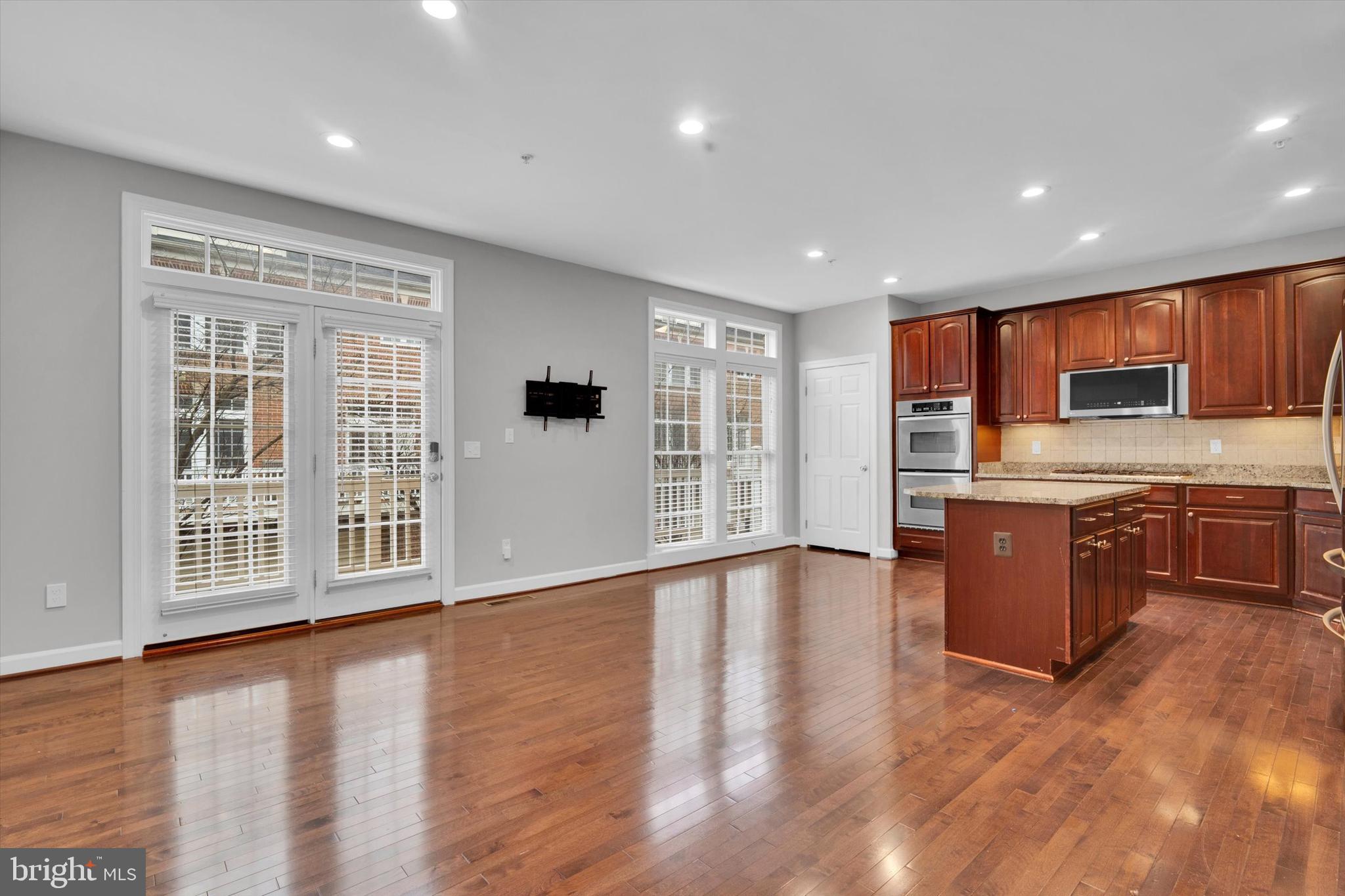 RESERVE AT TYSONS CORNER - Residential Lease