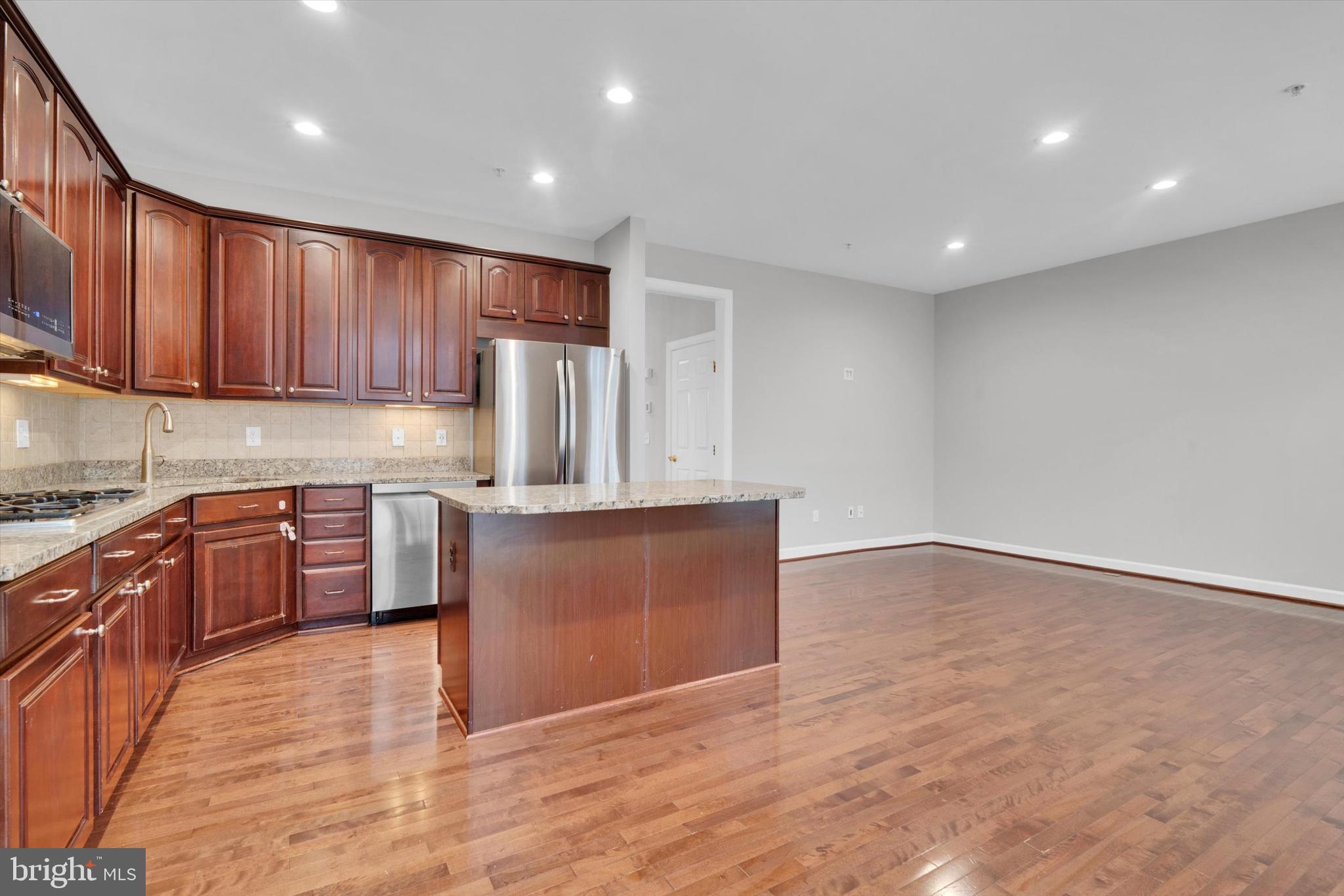 RESERVE AT TYSONS CORNER - Residential Lease